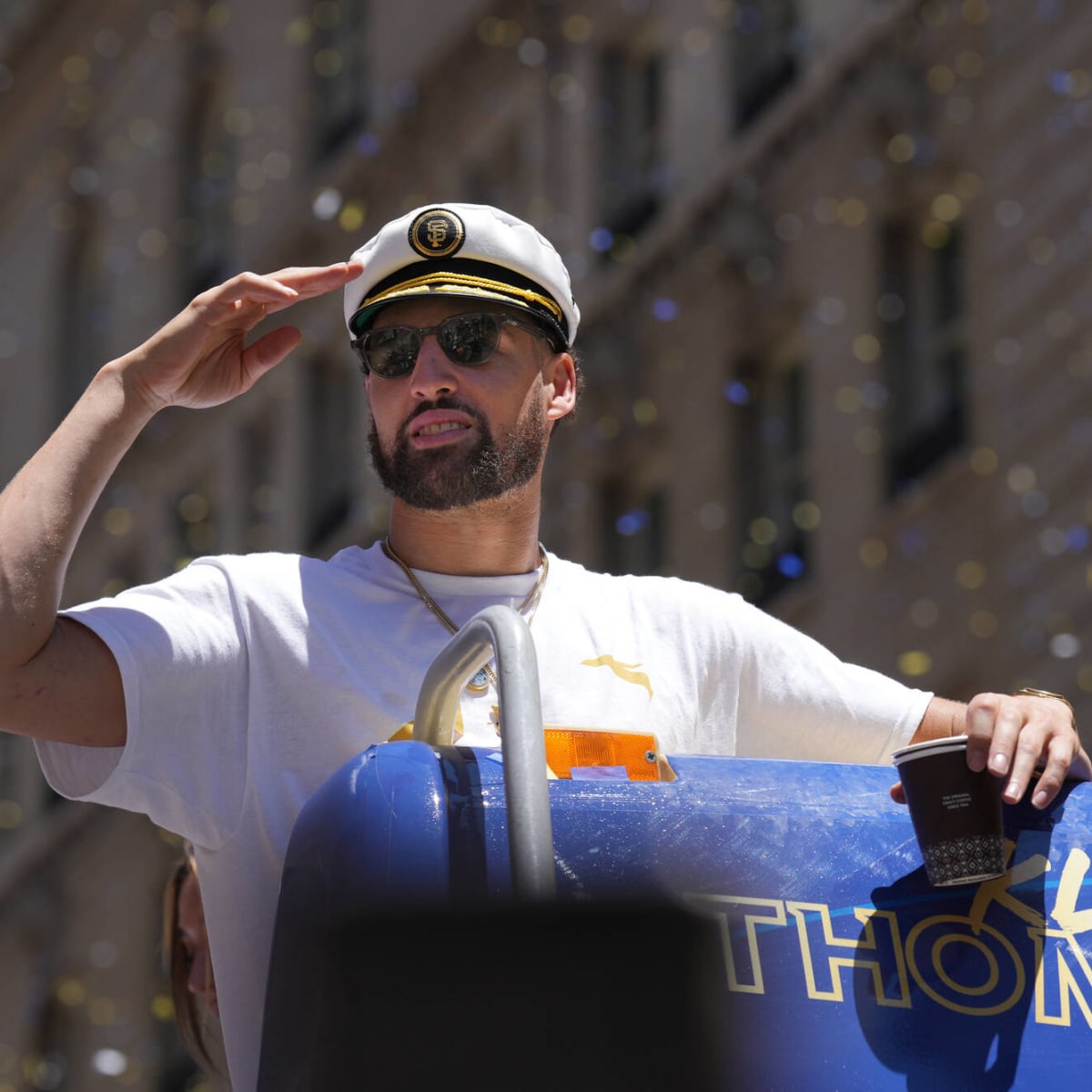 Klay Thompson gets hype for brother Trayce's RBI during Dodgers rally