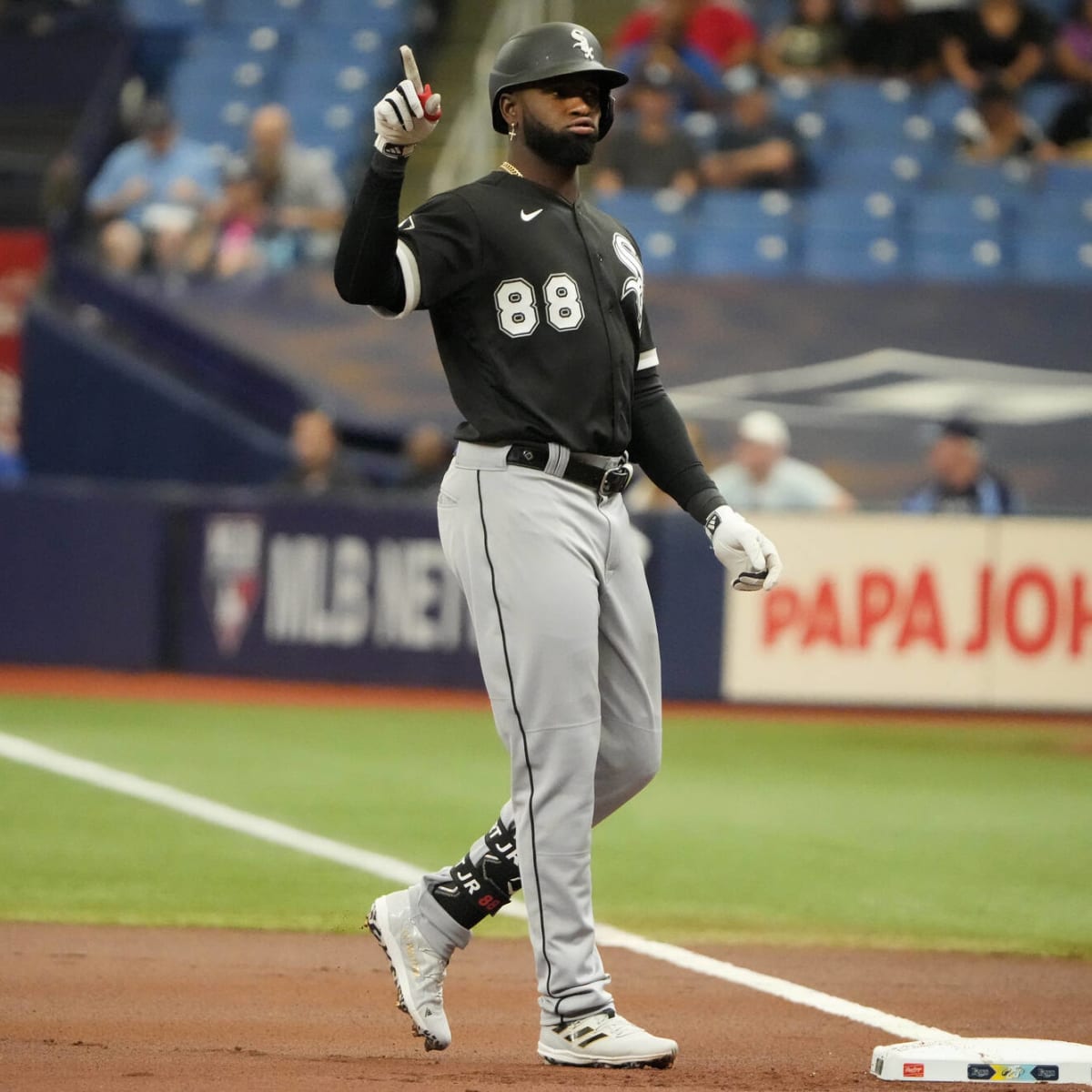 White Sox pull Robert after not hustling to 1st on grounder
