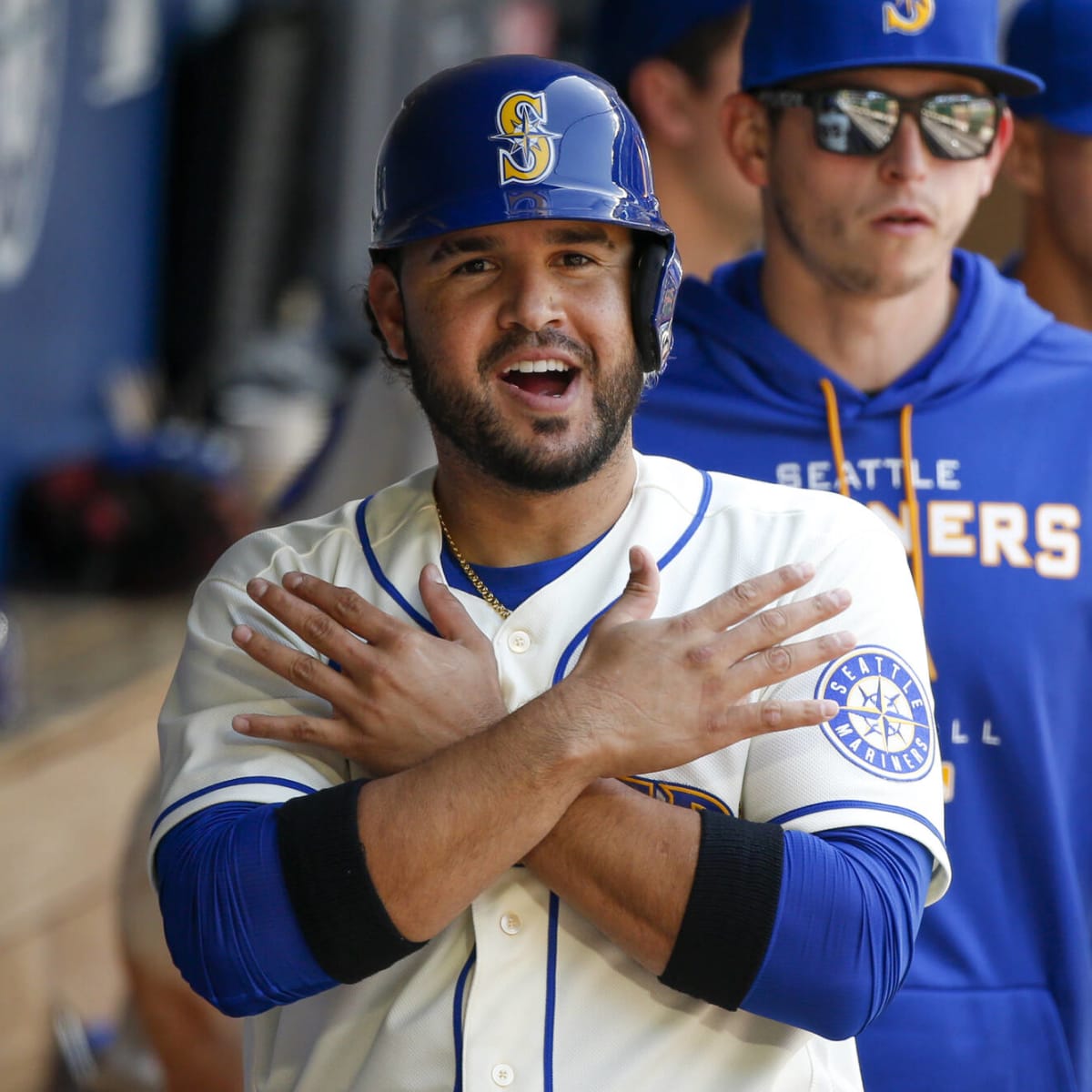 Eugenio Suarez does best MLS impression during MLB game 🤣🤣 