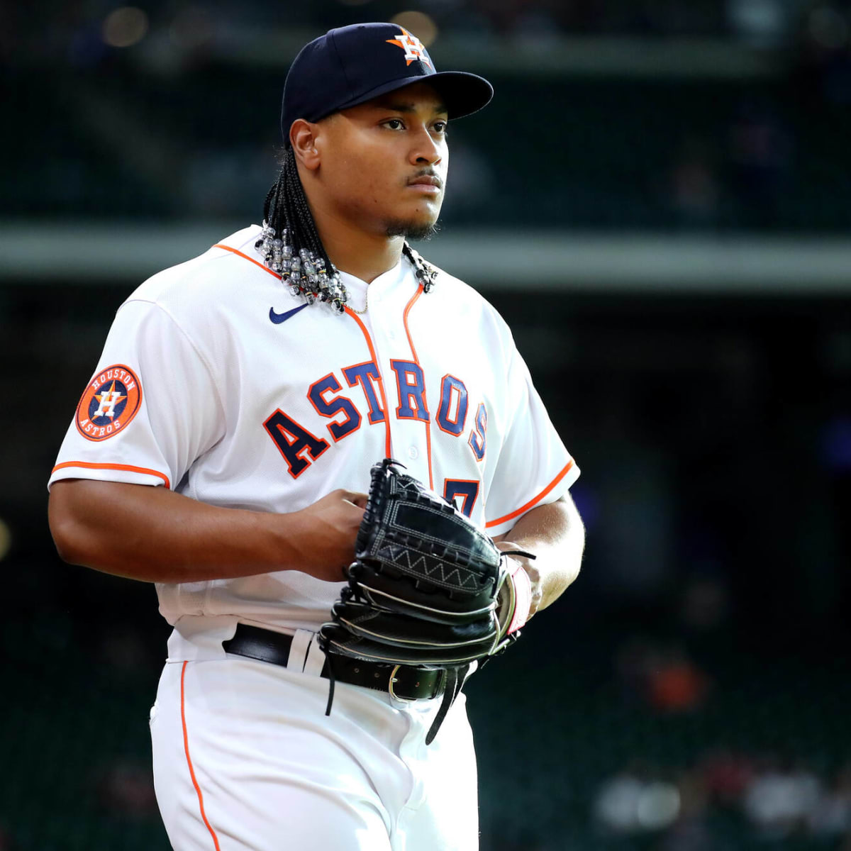 Astros' Garcia leaves in 1st inning with elbow discomfort