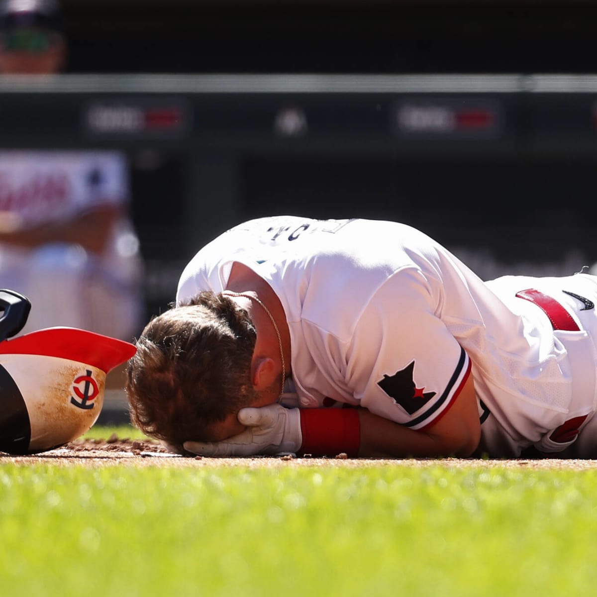 Kyle Farmer has his teeth REALIGNED after surgery from getting hit