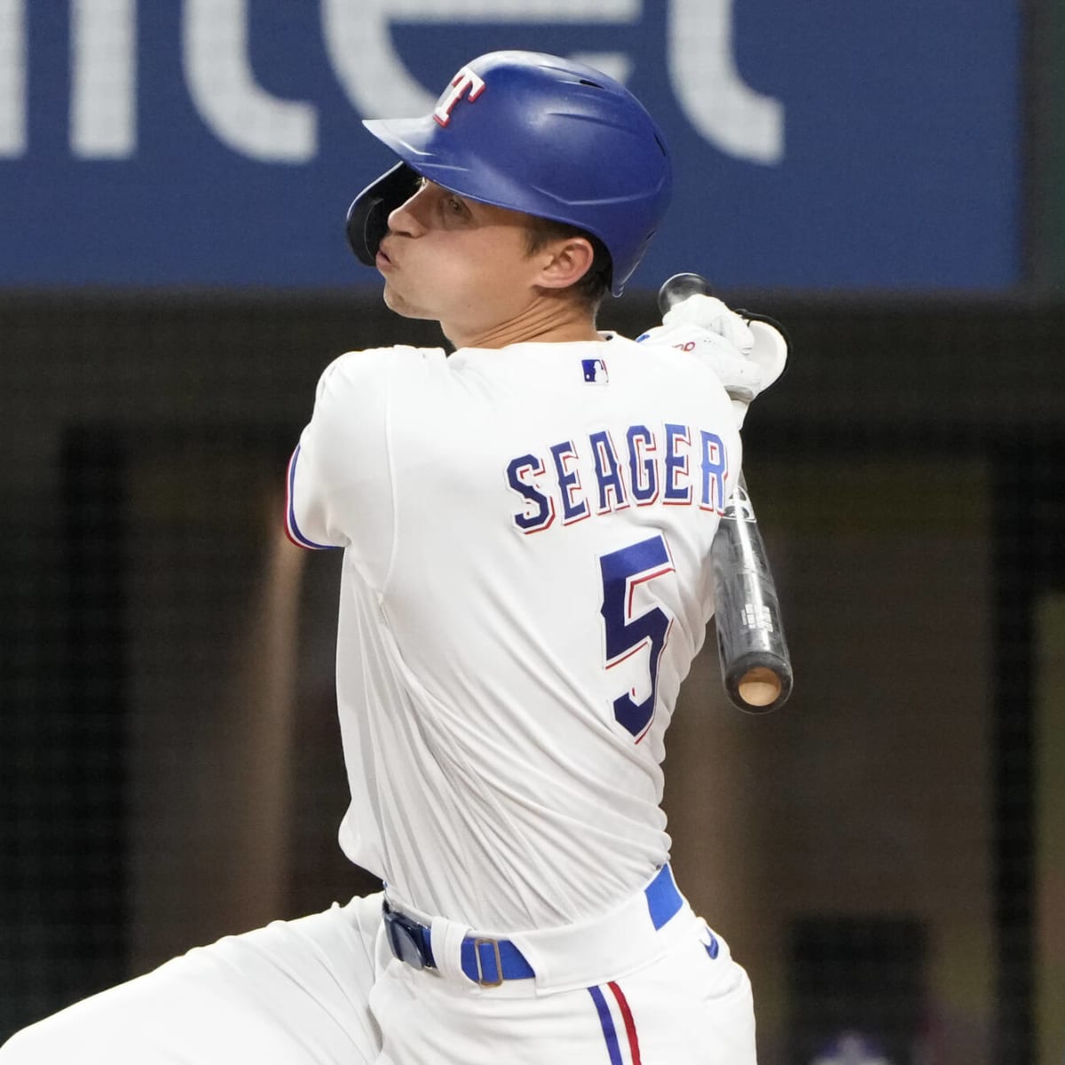 Rangers' Seager intentionally walked with bases loaded