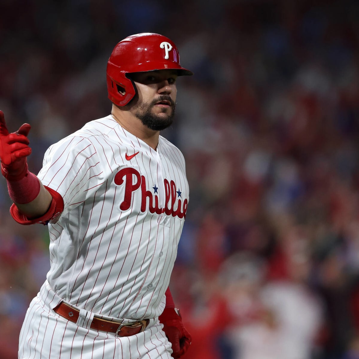 Kyle Schwarber continues Phillies' HR binge with two long balls