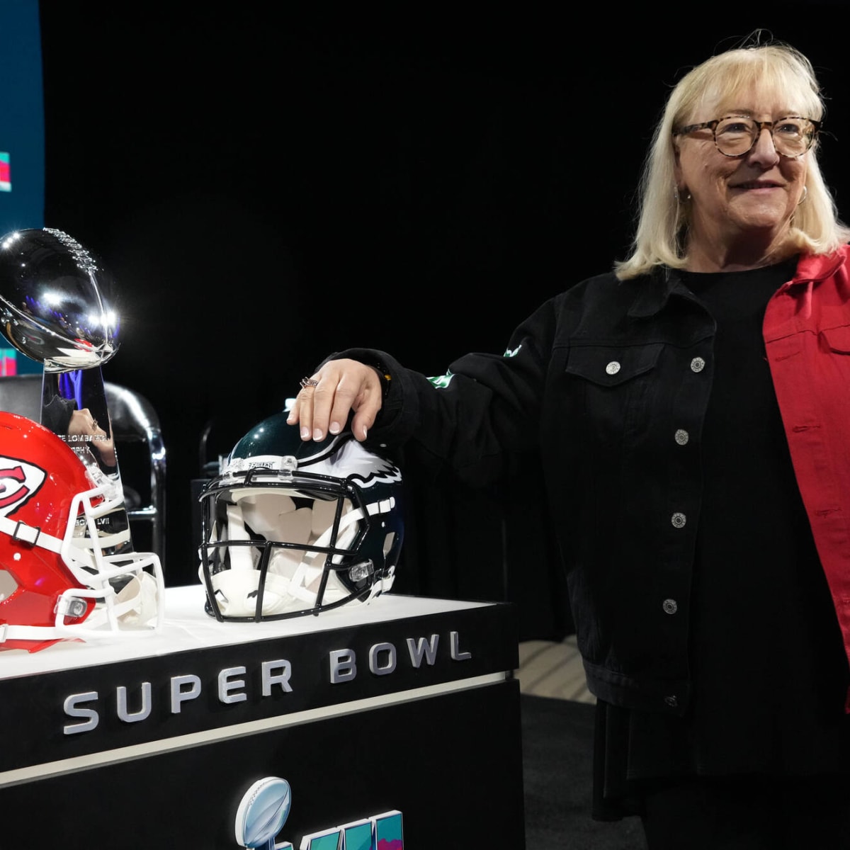 Football Hall of Fame to display Jason and Travis Kelce's mom's Super Bowl  jersey