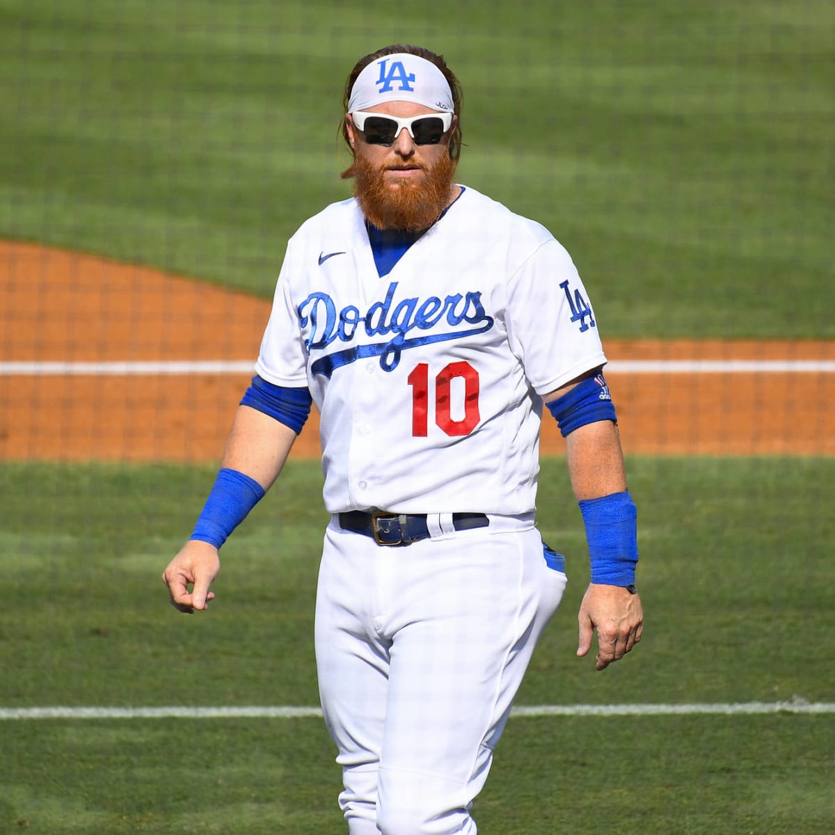 Los Angeles Dodgers' Justin Turner (21) stands at first base