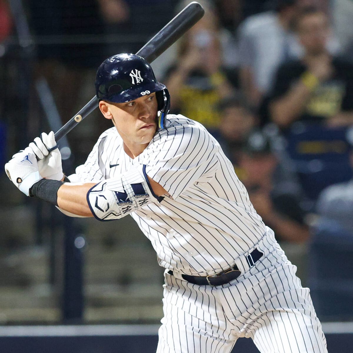 AARON JUDGE BACK TO YANKEES!! Judge reportedly signs 9-year $360