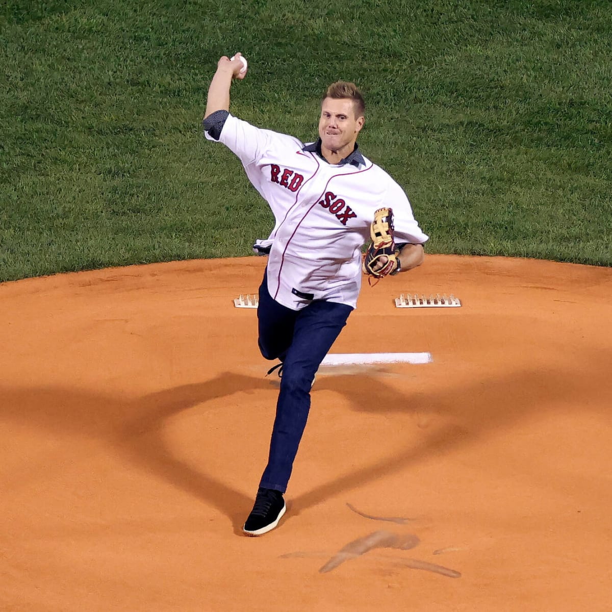 Jonathan Papelbon helps fight against cancer