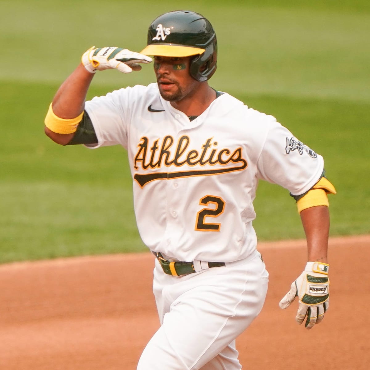 Rangers To Acquire Khris Davis From A's For Elvis Andrus - MLB Trade Rumors