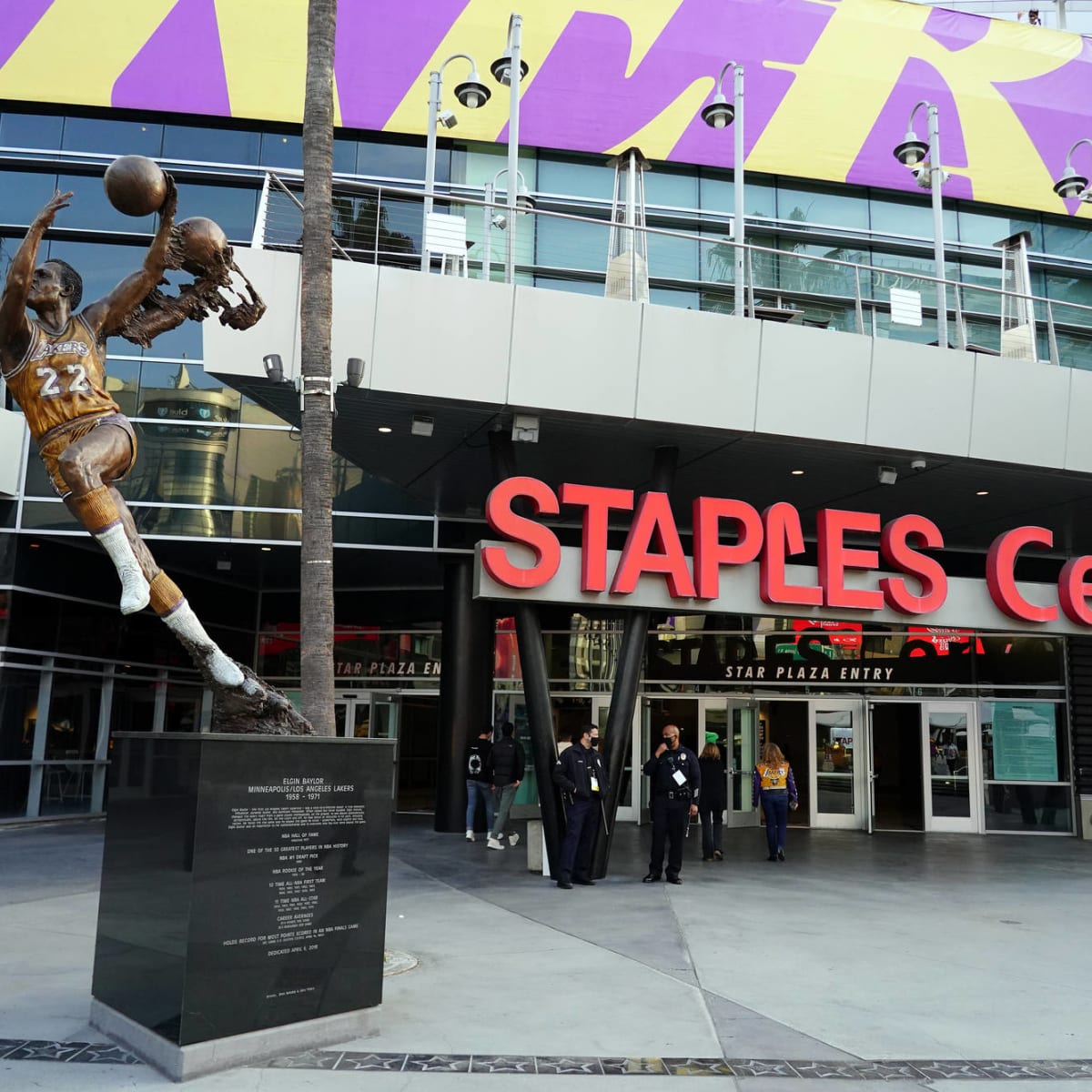 Los Angeles Lakers ink Staples Center lease through 2041