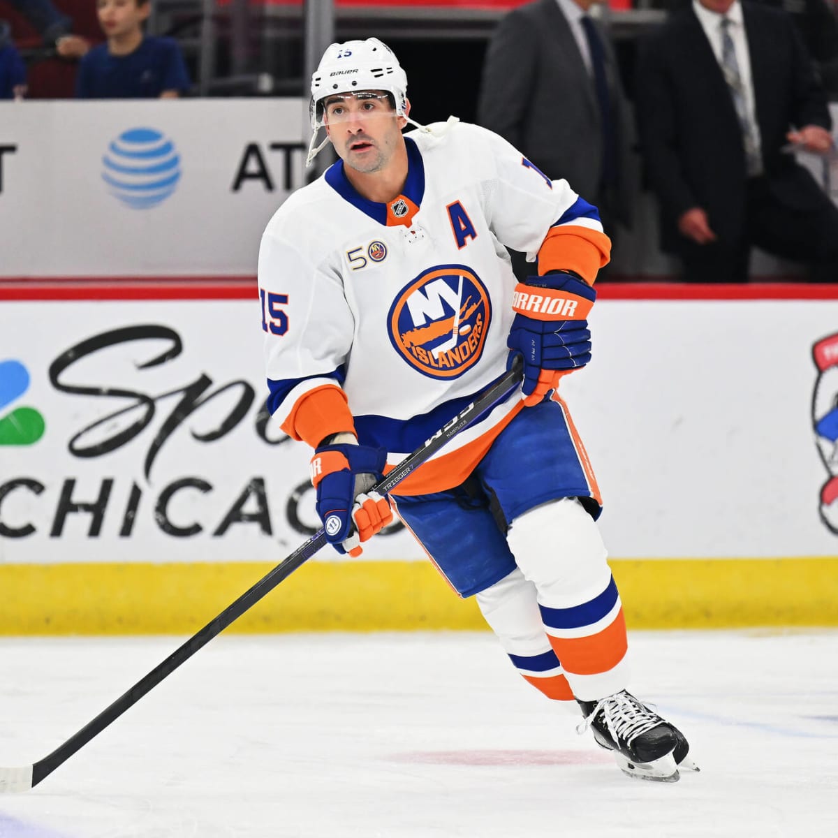Cal Clutterbuck exits Islanders' win with undisclosed injury