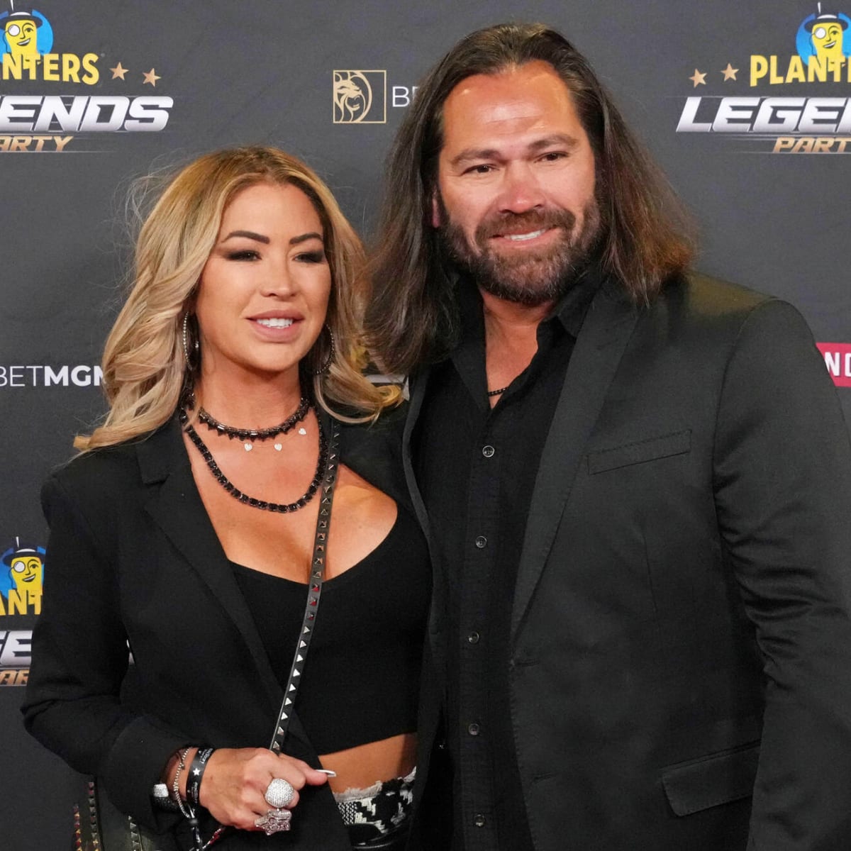 MLB Star Johnny Damon Appears with Savannah Bananas in Daytona