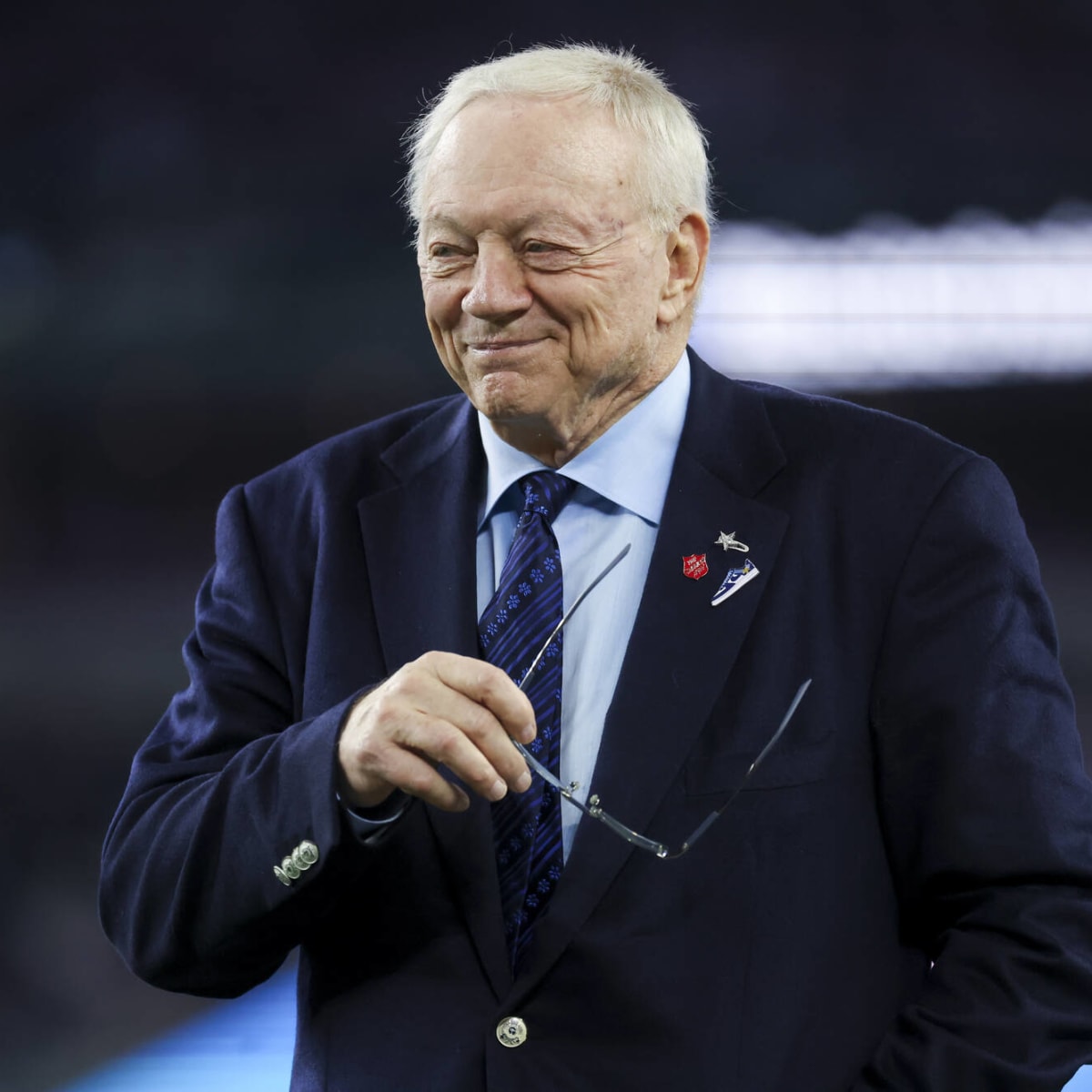 Supreme Court Justice Clarence Thomas received Super Bowl ring from Cowboys  owner Jerry Jones