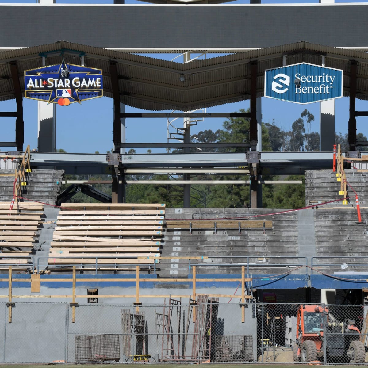 Dodgers showcase new center field plaza, pavilion renovations