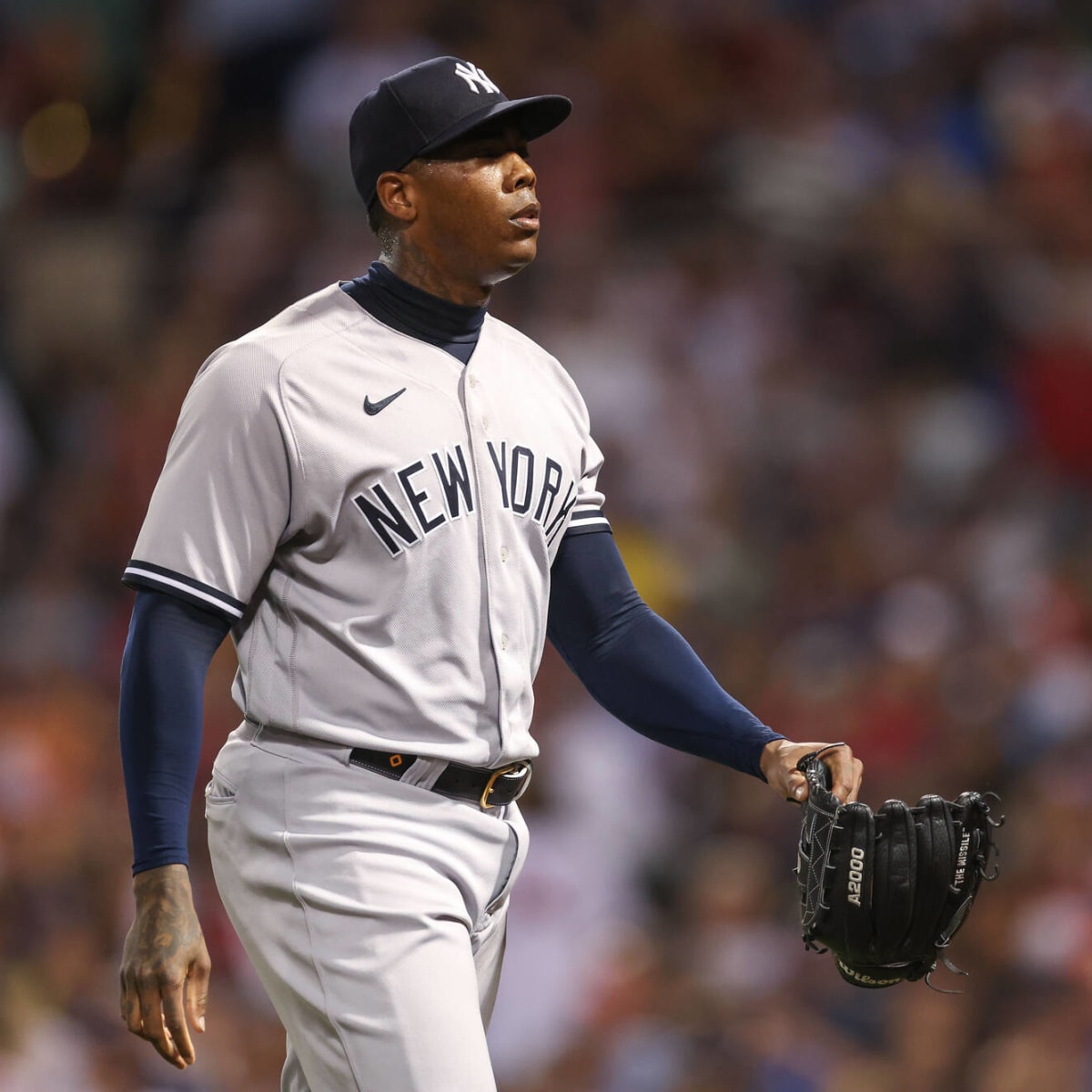 Rosenthal: Royals looking to move Aroldis Chapman early or package