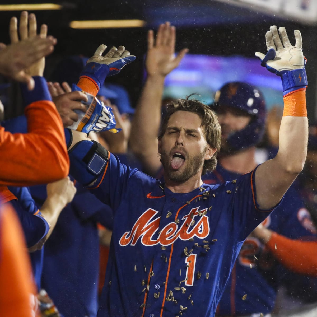 Jeff McNeil's new HR celebration inspired by 'Wedding Crashers