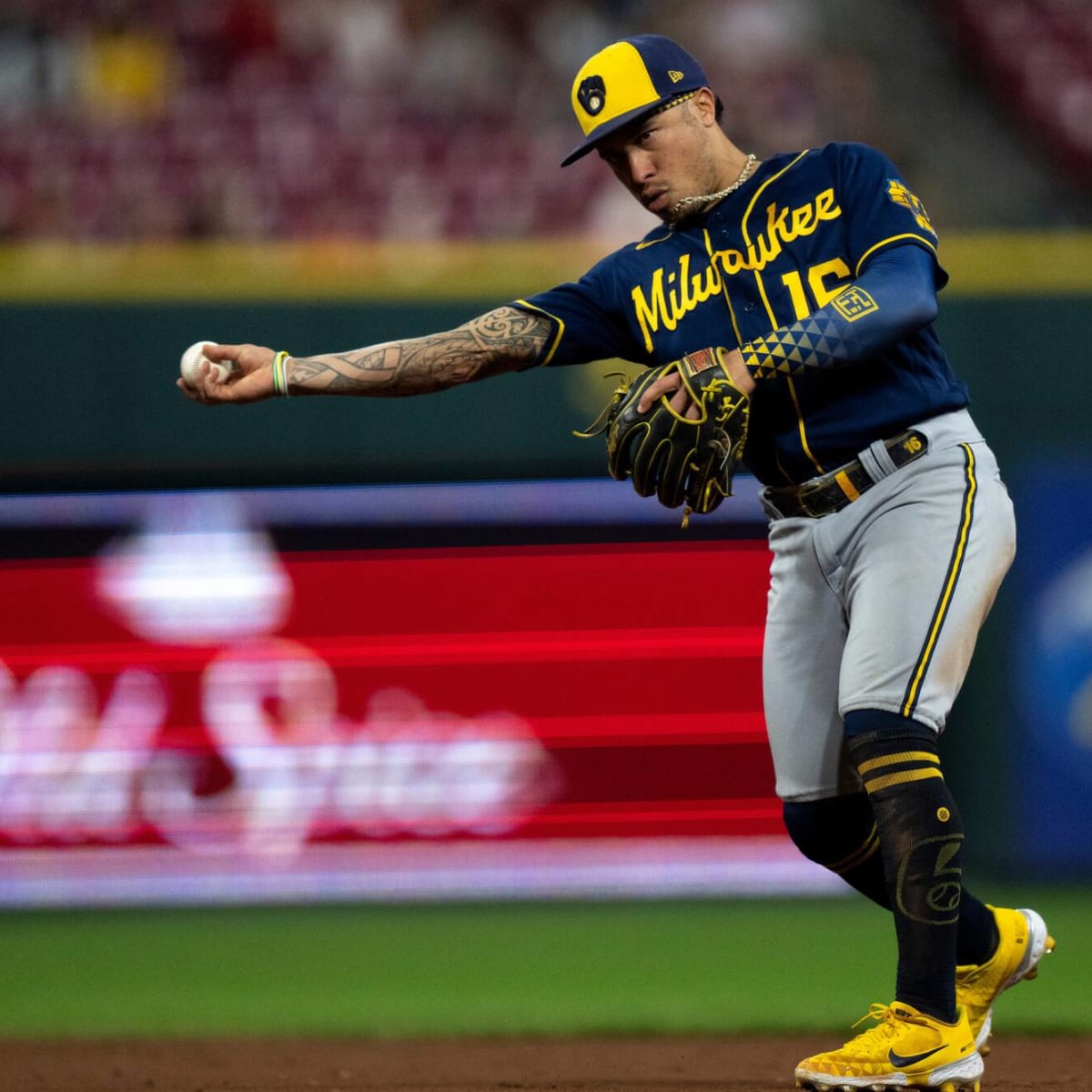 Report: Brewers trade Kolten Wong to Mariners