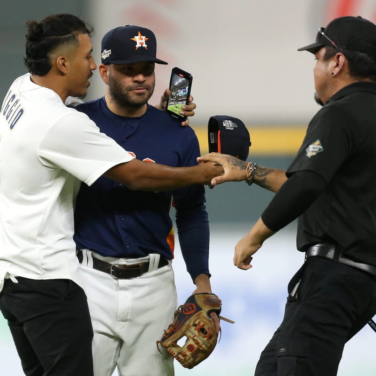 Wish granted: Astros fan who ran out on field to get selfie with