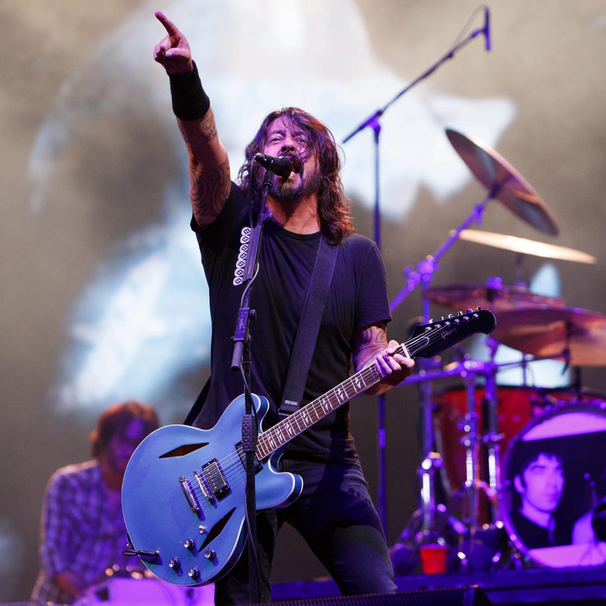 I am a River lyrics photo Dave Grohl Foo fighters march 2015  Foo fighters  dave grohl, Foo fighters nirvana, Foo fighters dave