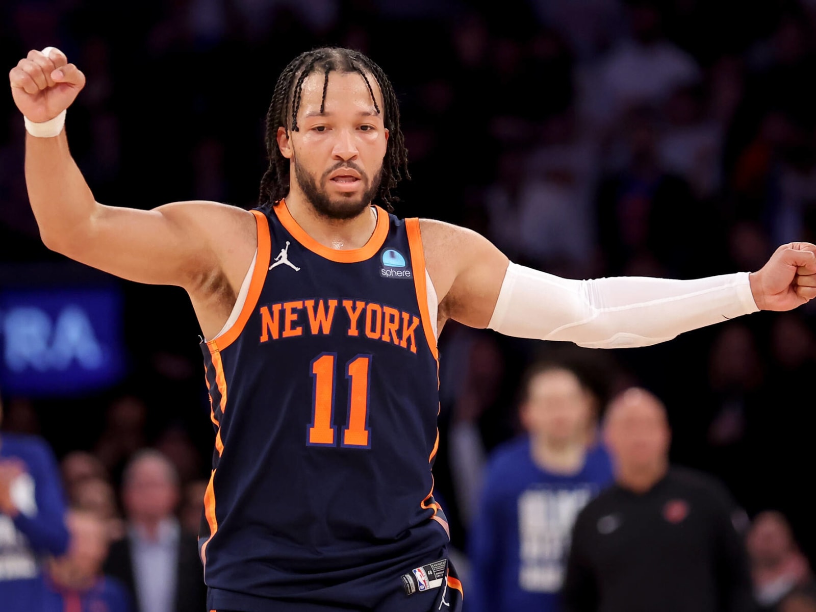 Knicks star Jalen Brunson sustains 'knee contusion' vs. Cavaliers, Tom  Thibodeau says - The Athletic