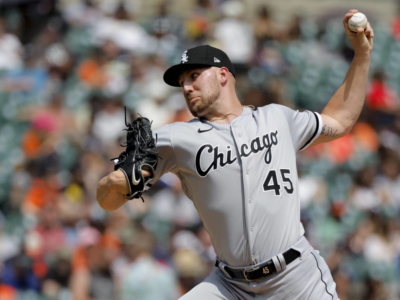 White Sox active pitcher Garrett Crochet, place Gregory Santos on IL