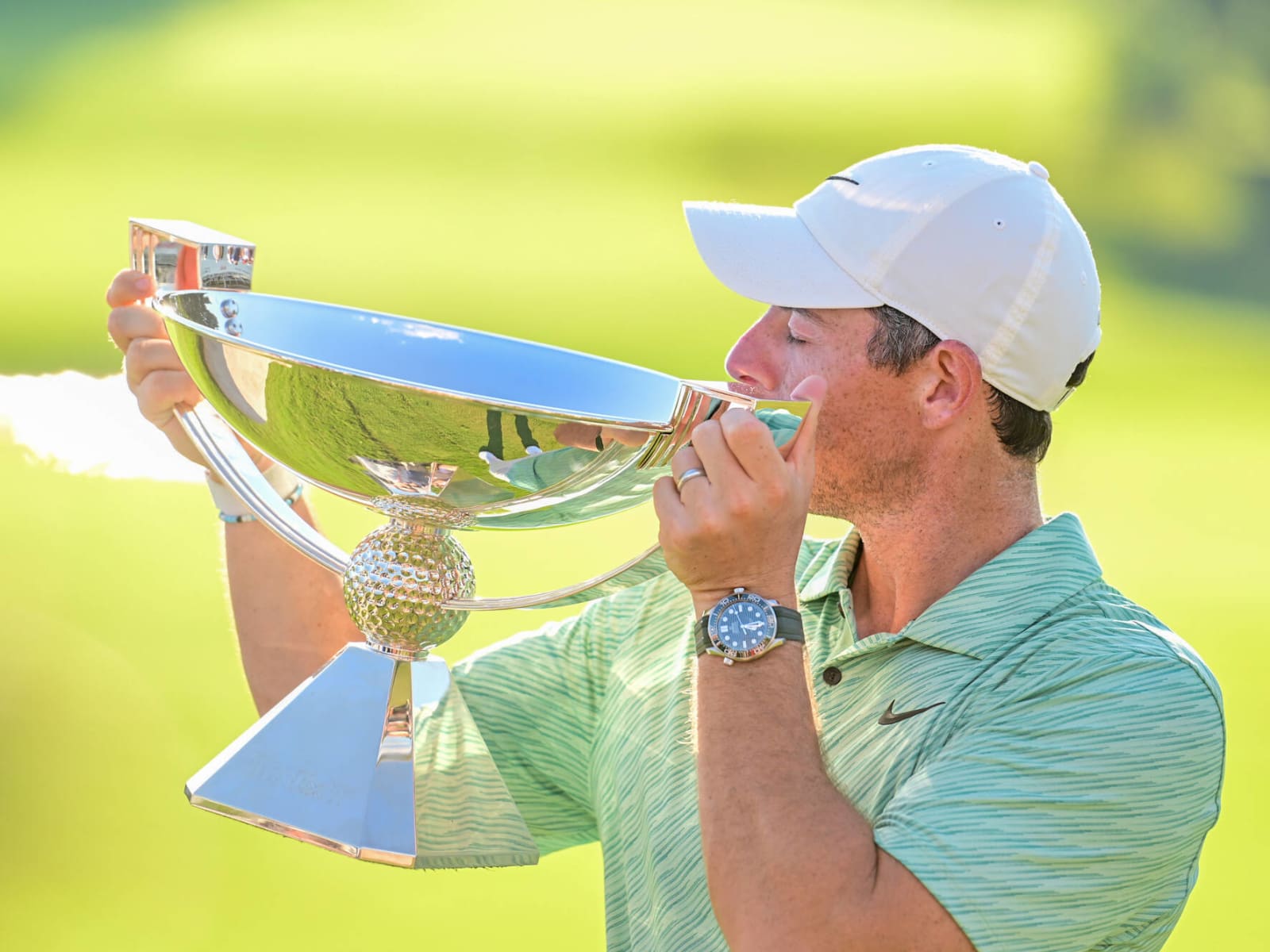 Rory McIlroy throws Super Bowl dig at LIV Golf after FedEx Cup victory Yardbarker