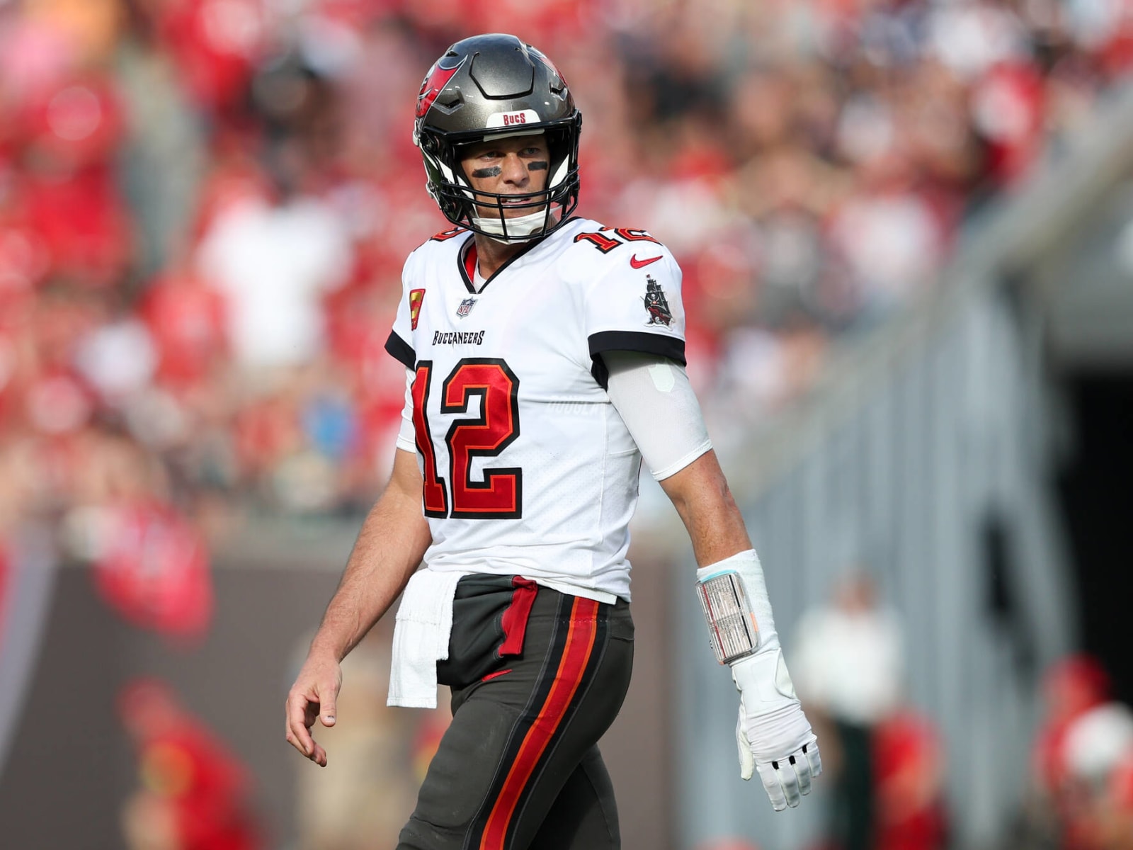 Tom Brady in a Buccaneers jersey? QB's odd move joins NFL history