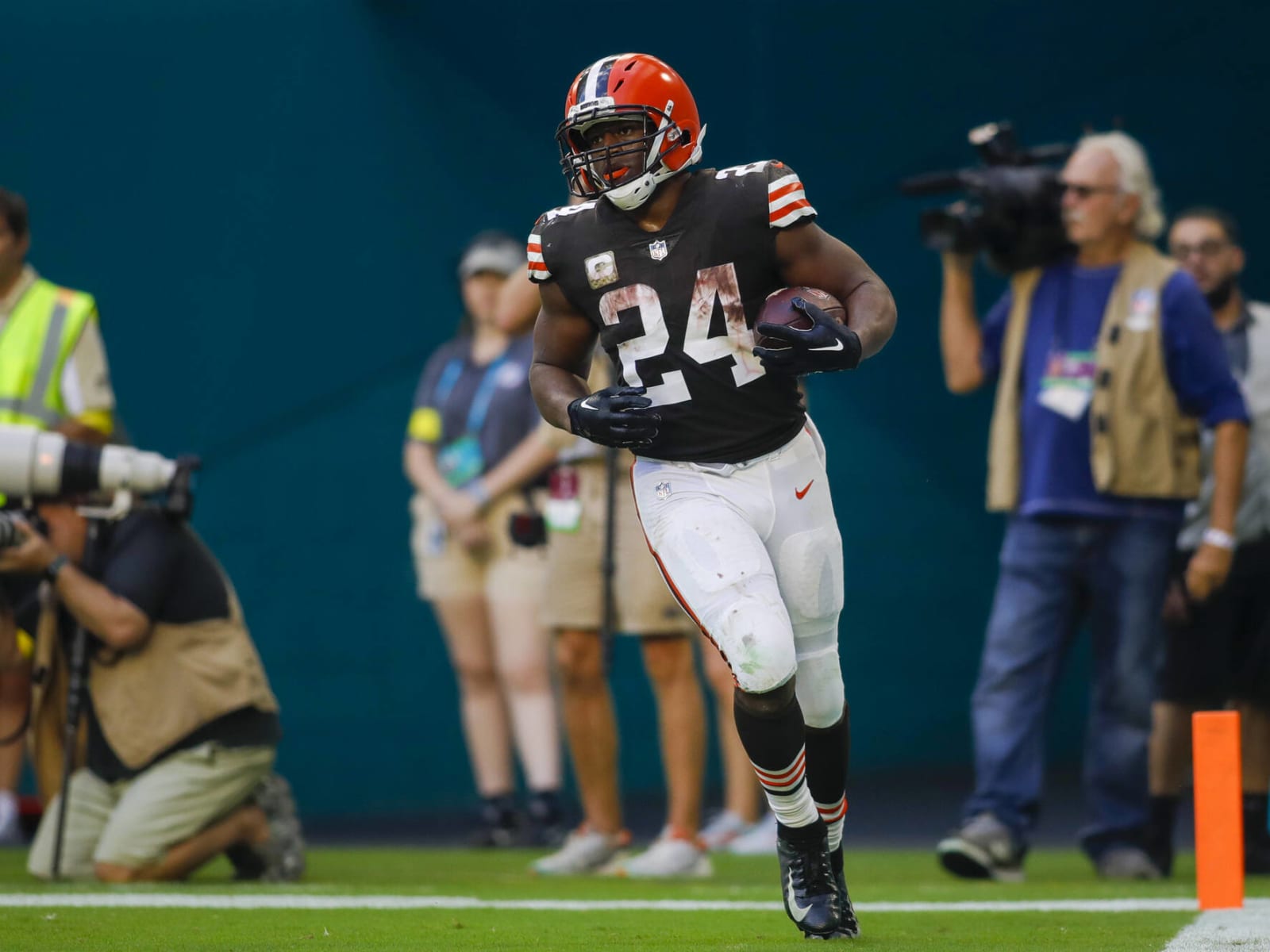 Cleveland Browns RB Nick Chubb undergoing knee surgery today
