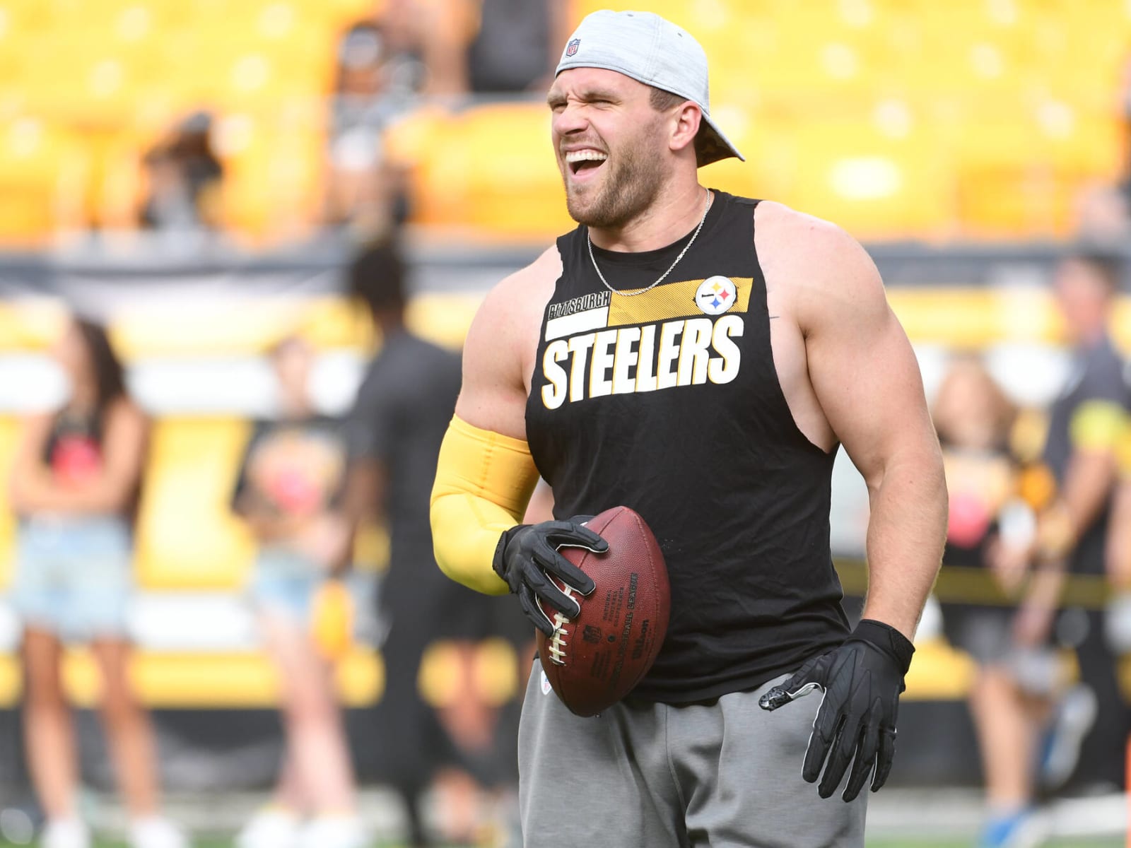 T.J. Watt: 'Too early in my career to compare myself' to J.J.