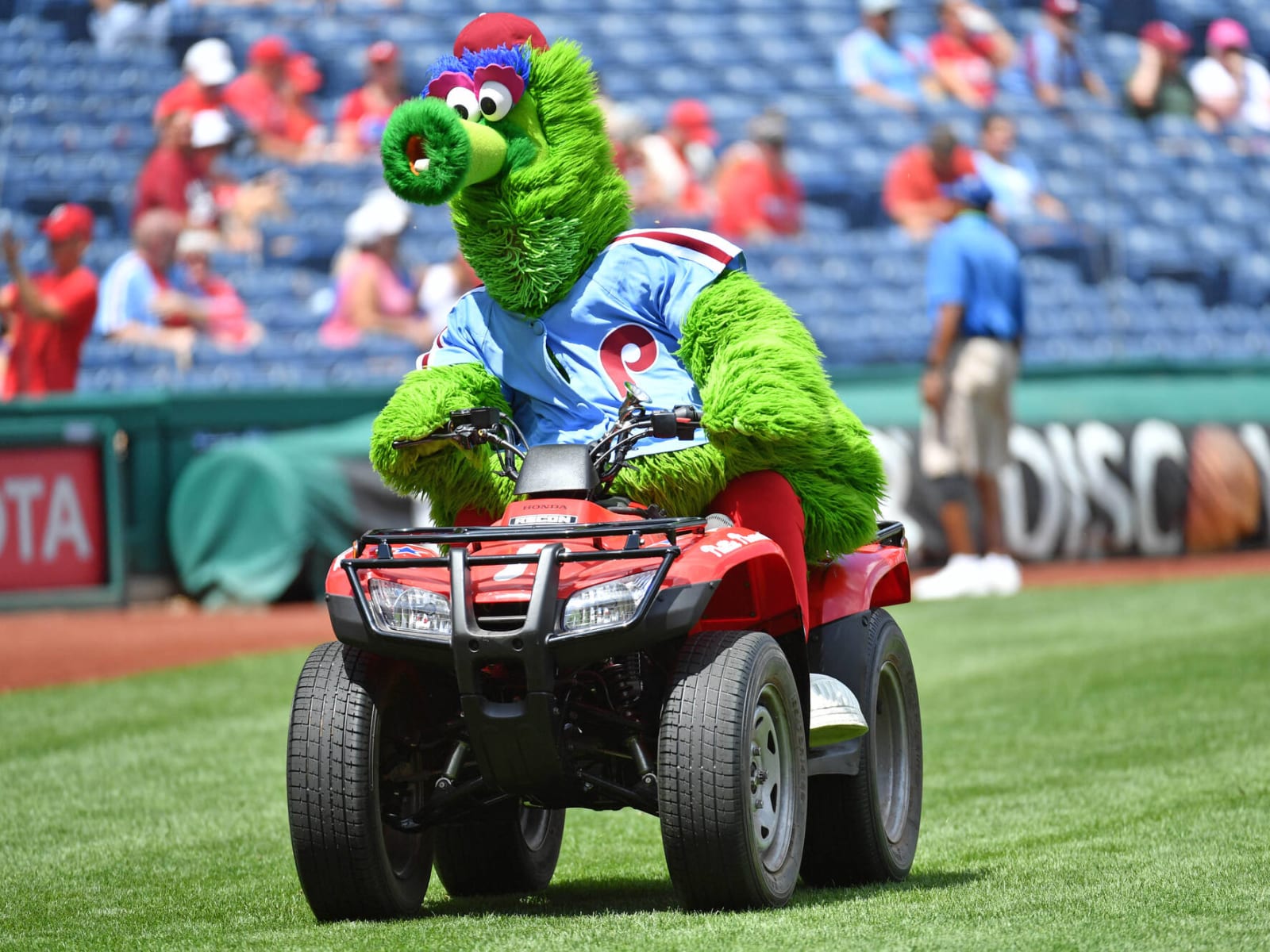 Central Scribbles with the Phillie Phanatic - MLB Central