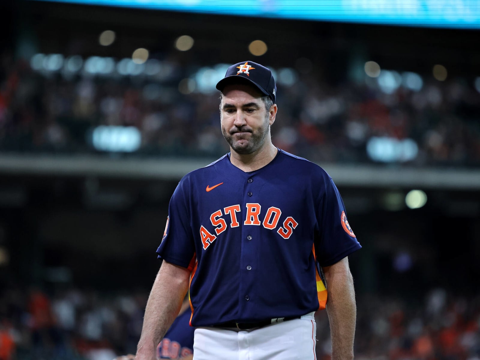 Astros' Verlander sidelined by back injury