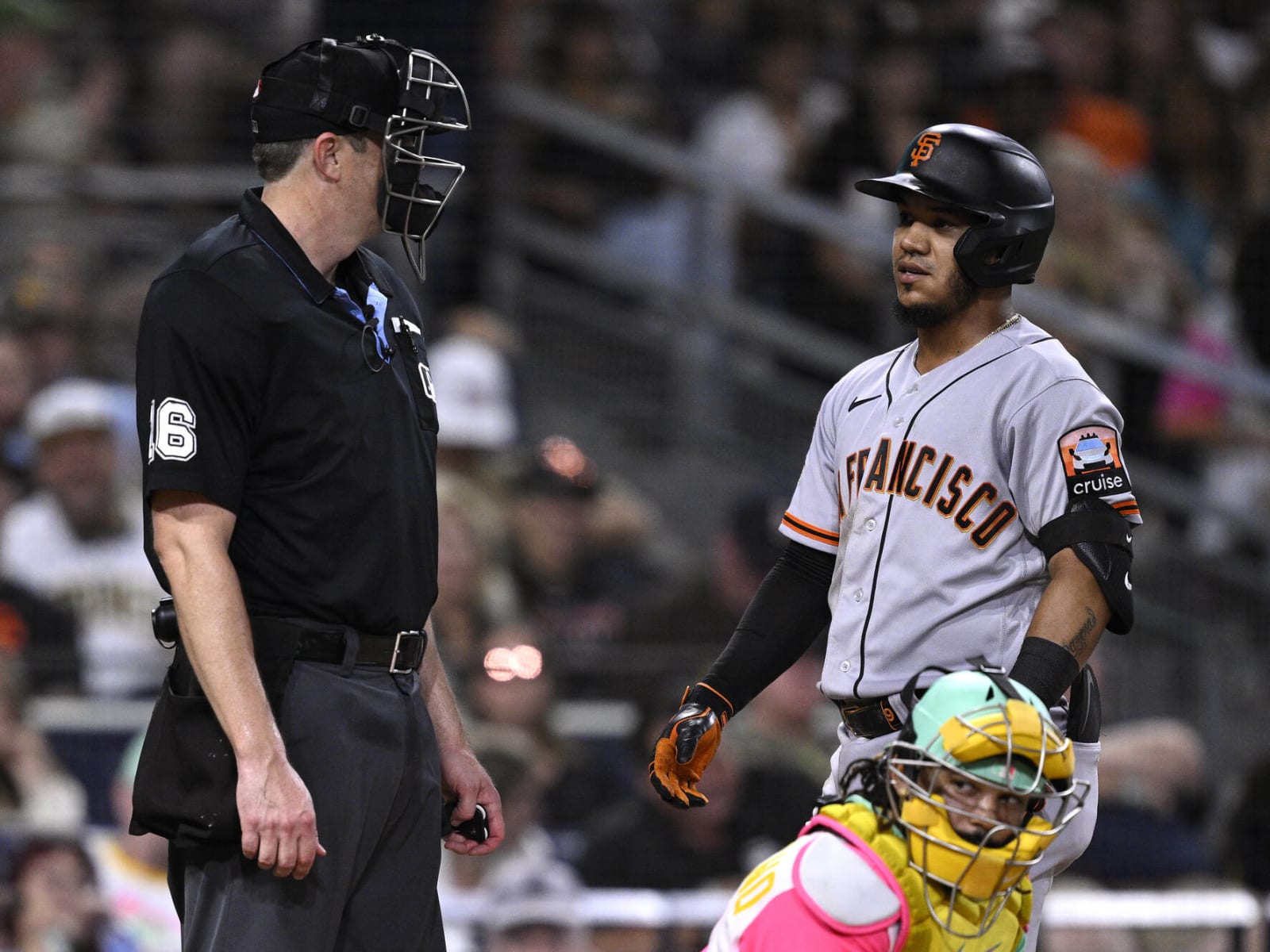 Typical Night for Bonds As Giants Top Rays, 7-3