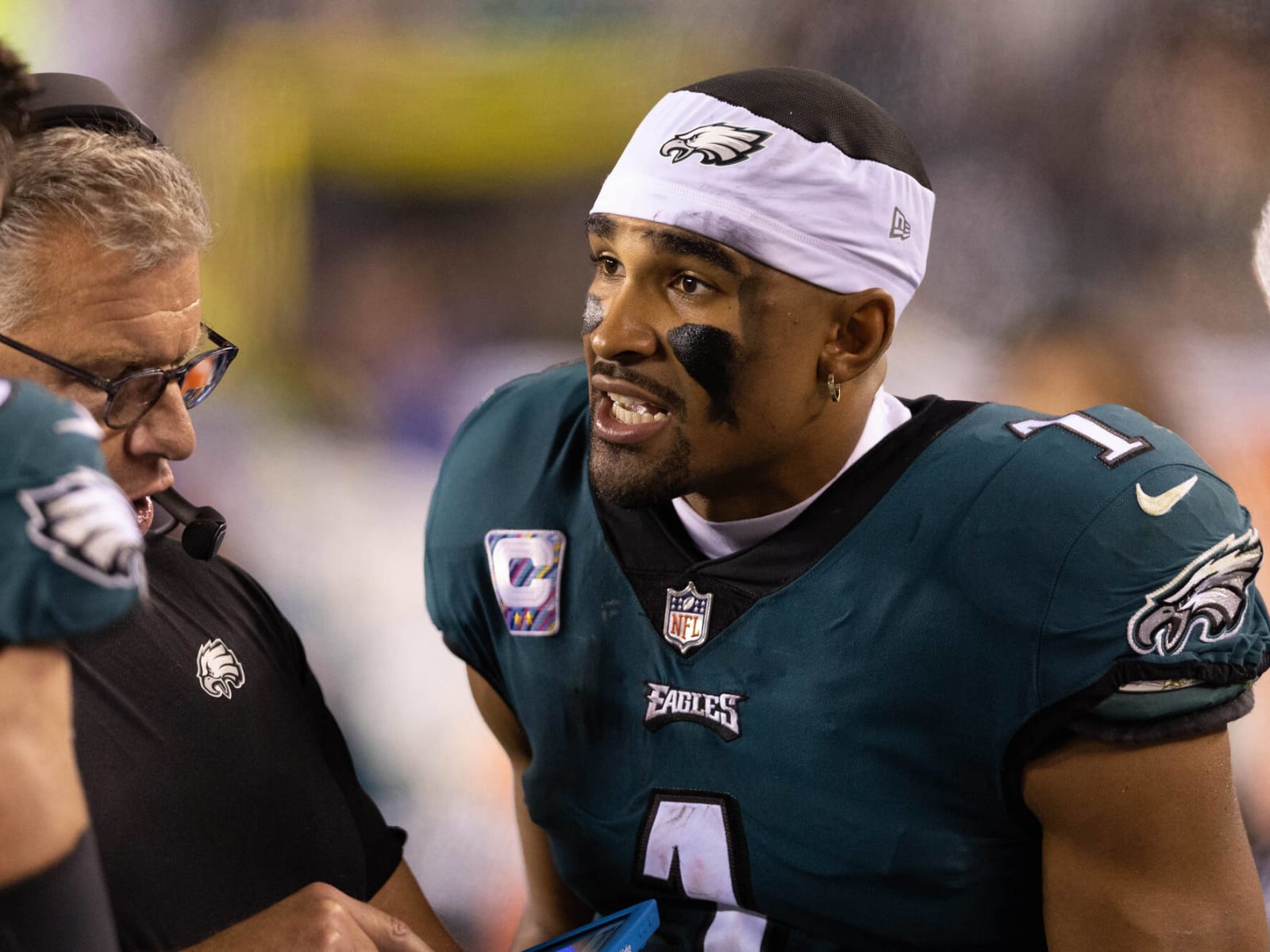 Eagles' Hurts reacts to team trading for Quinn