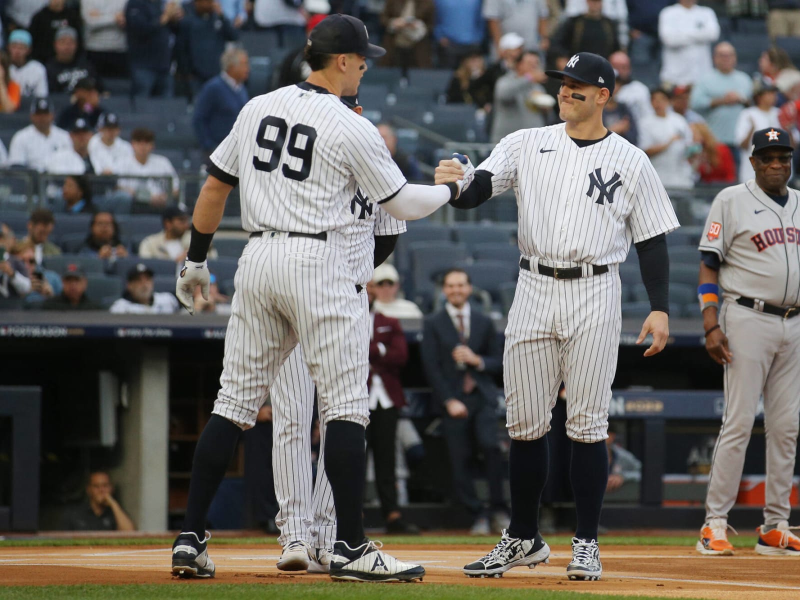 Yankees make qualifying offers to Aaron Judge, Anthony Rizzo