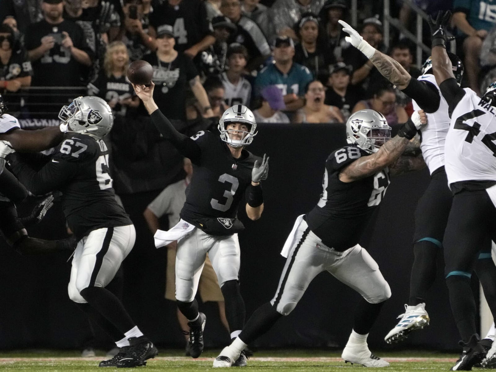 Raiders win first preseason game, defeat Jaguars 27-11