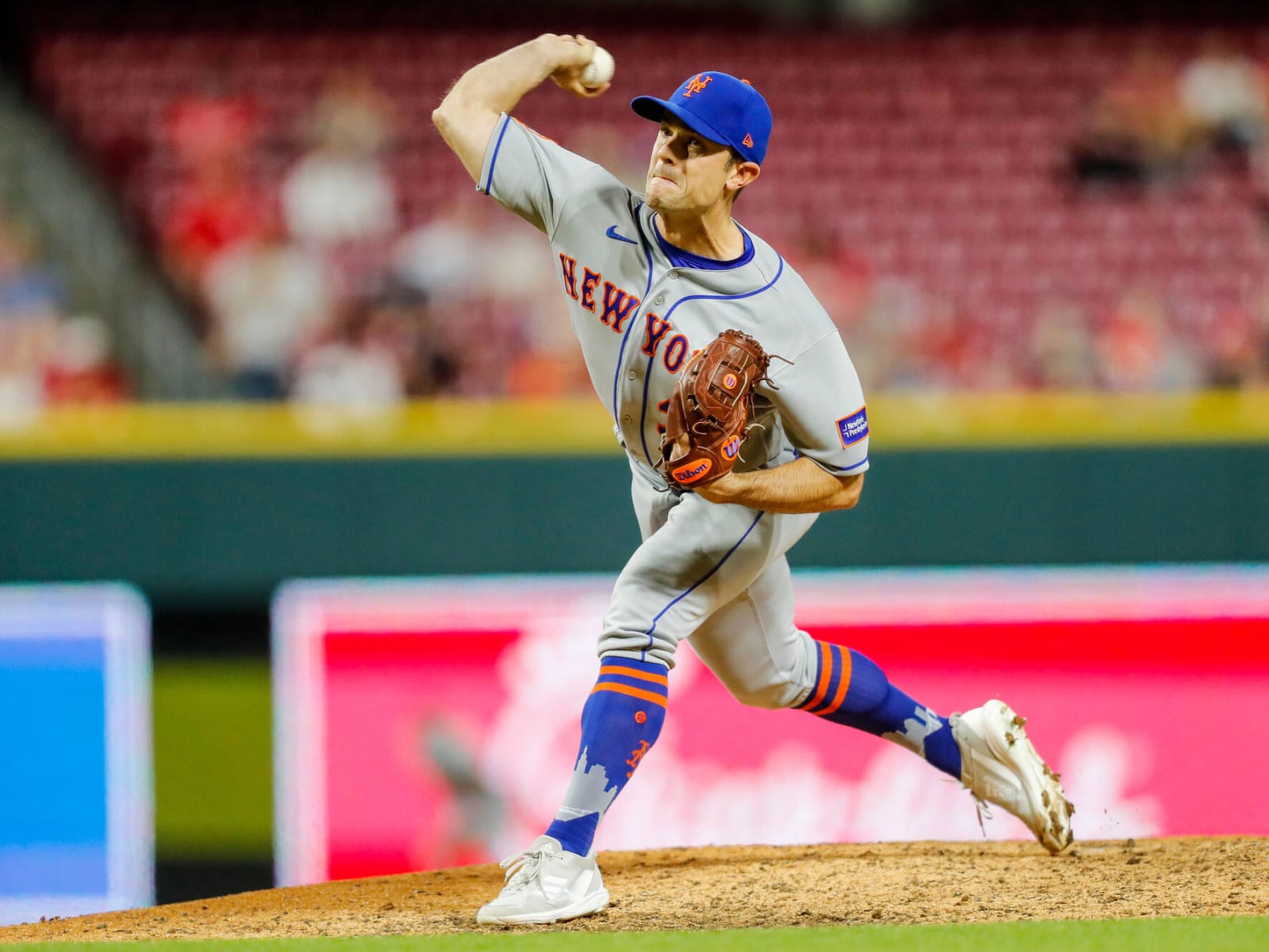 Mets trade closer David Robertson to Marlins for two prospects