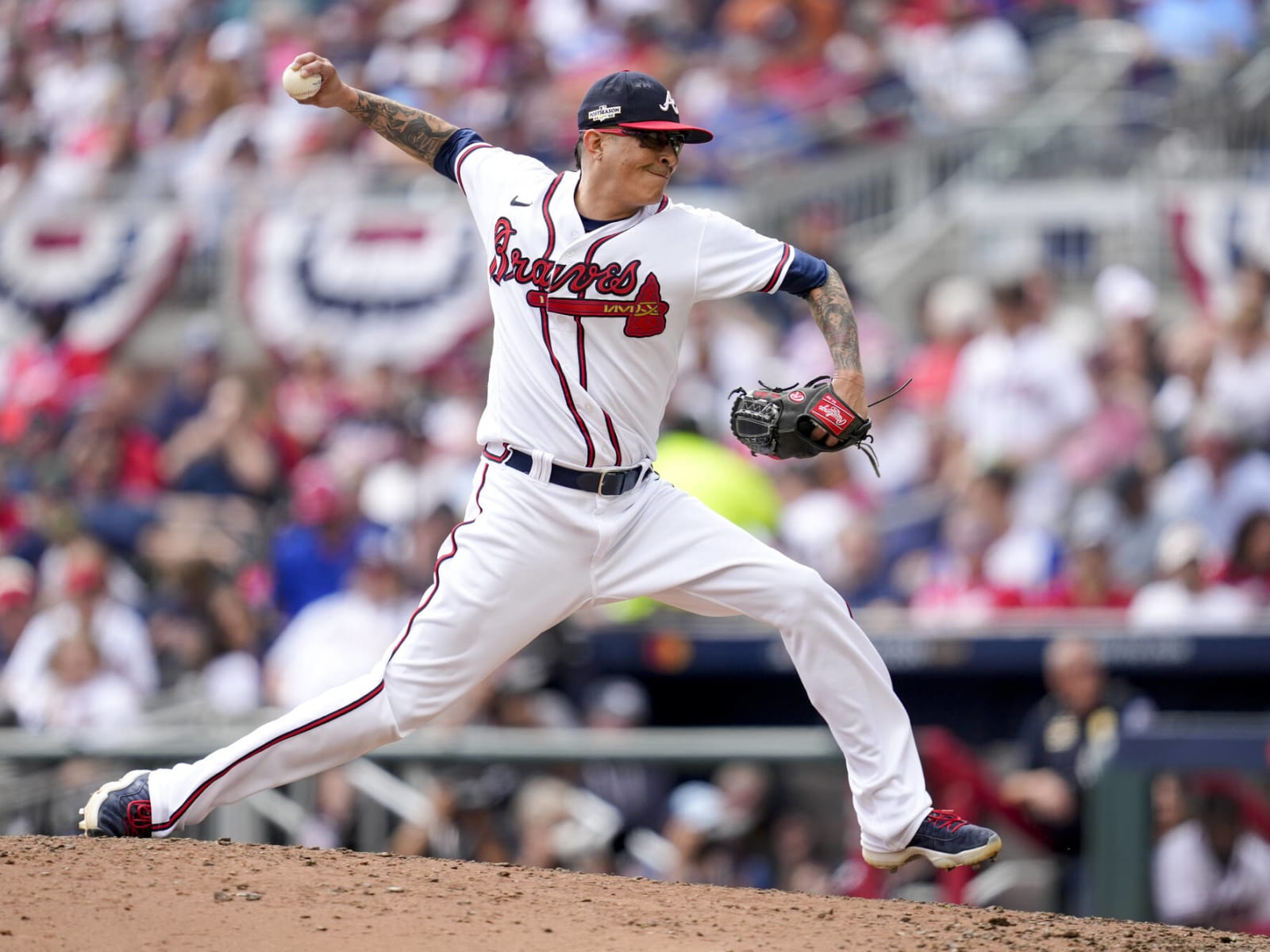 Braves re-sign RHP Jesse Chavez