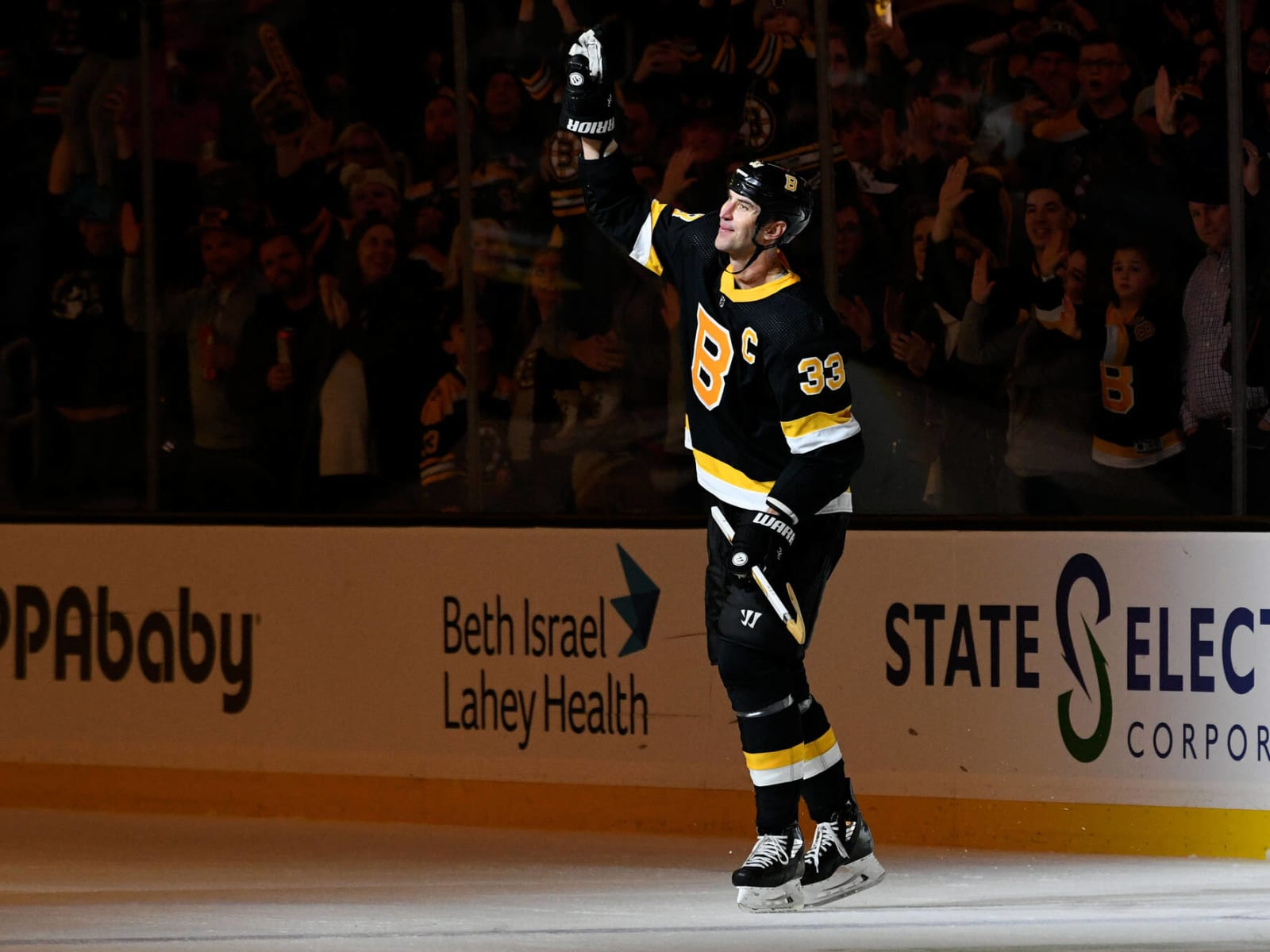 Zdeno Chara retires with Bruins after 24 NHL seasons - Daily Faceoff