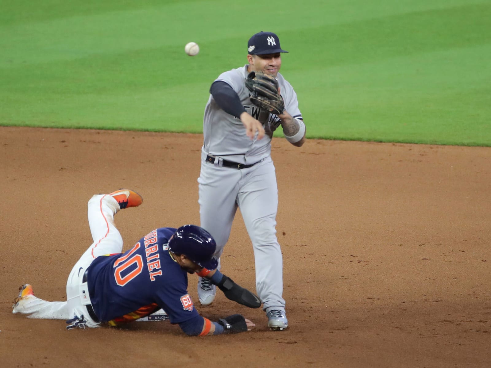 BRONX, NY - SEPTEMBER 05: New York Yankees second baseman Gleyber Torres (25)  during the Major League baseball game between the Detroit Tigers and New  York Yankees on September 5, 2023, at