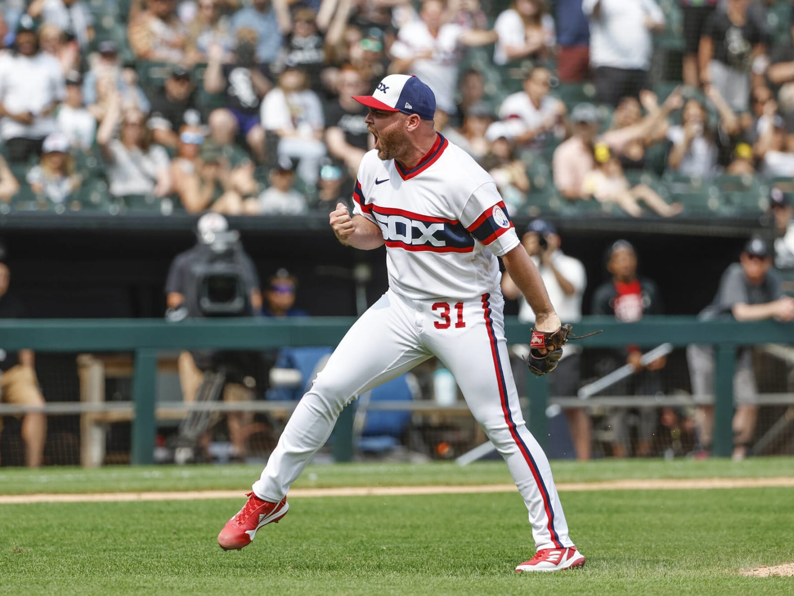 Liam Hendriks Signed Chicago White Sox 1983 Throwback Jersey