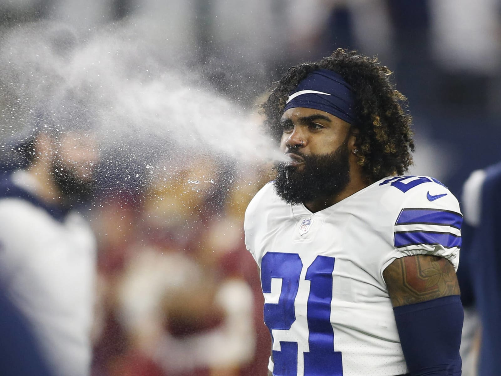 Cowboys Didn't Offer Pay Cut To Ezekiel Elliott; Team Still Open To New Deal