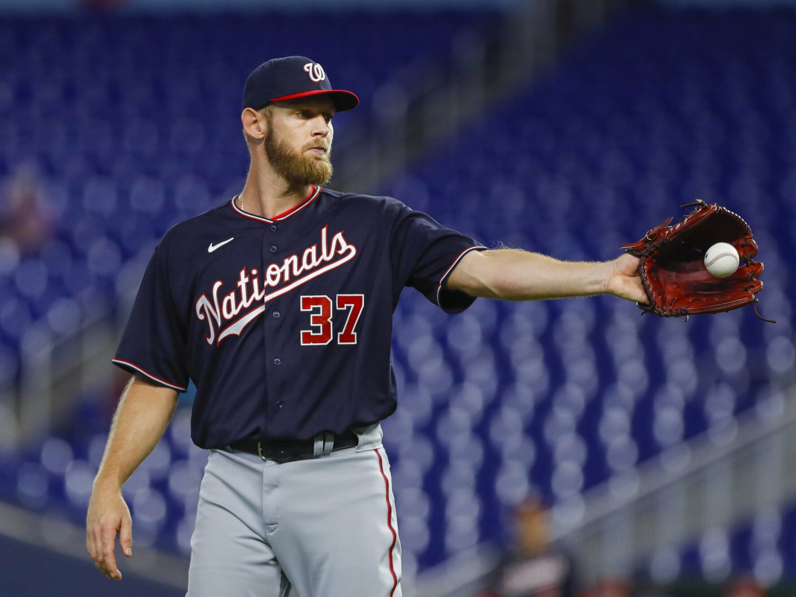 Strasburg signs 7-year, $175M extension with Nationals