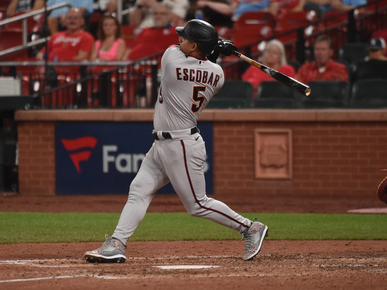 Brewers add All-Star 3B Eduardo Escobar in trade with Diamondbacks