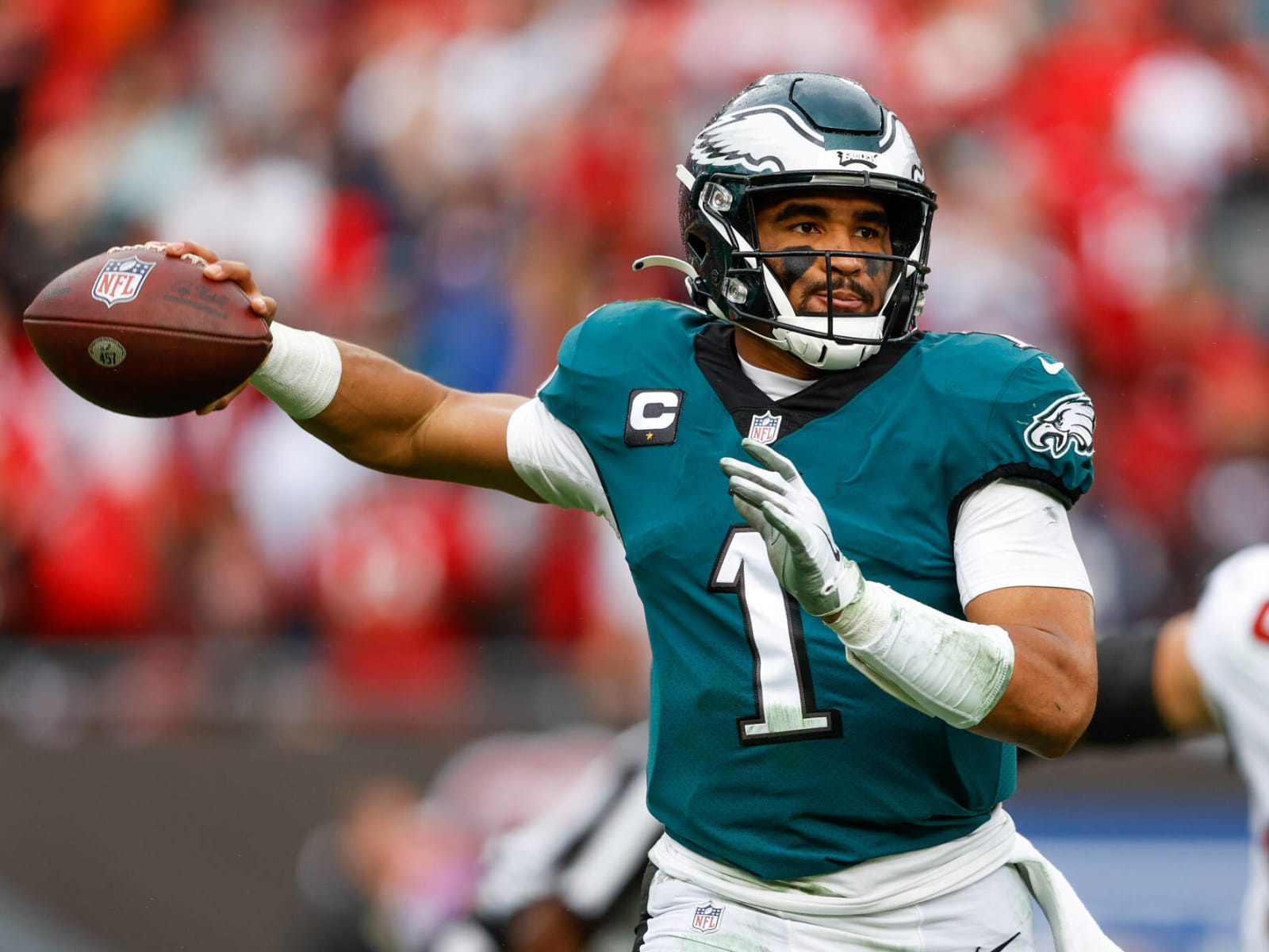 Eagles' A.J. Brown defends Jalen Hurts from Philly media