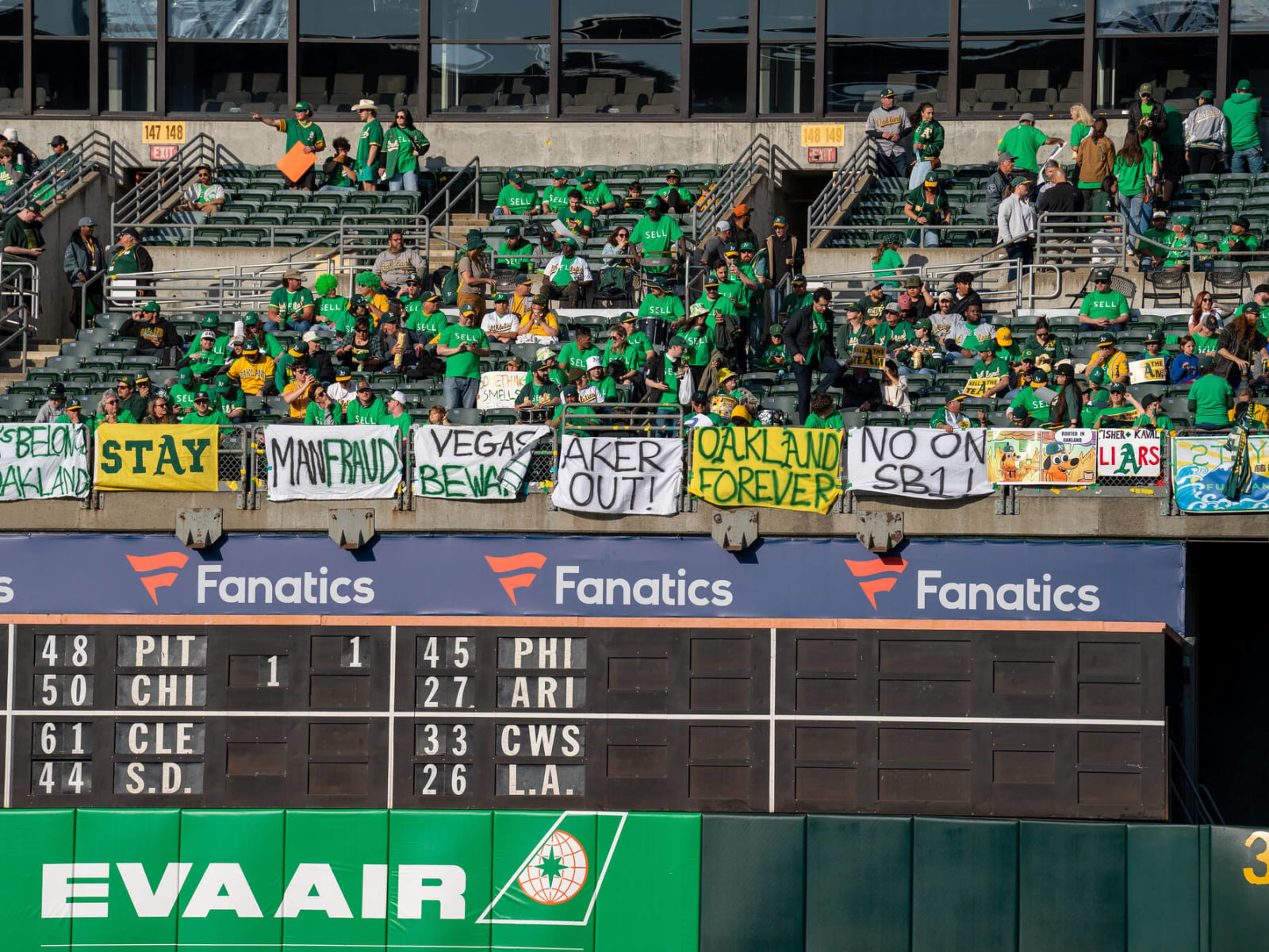 Photos: Oakland A's fans stage a 'reverse boycott' at the Coliseum