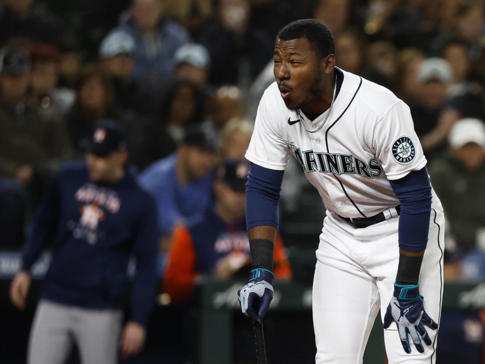 Mariners option former ROY Kyle Lewis