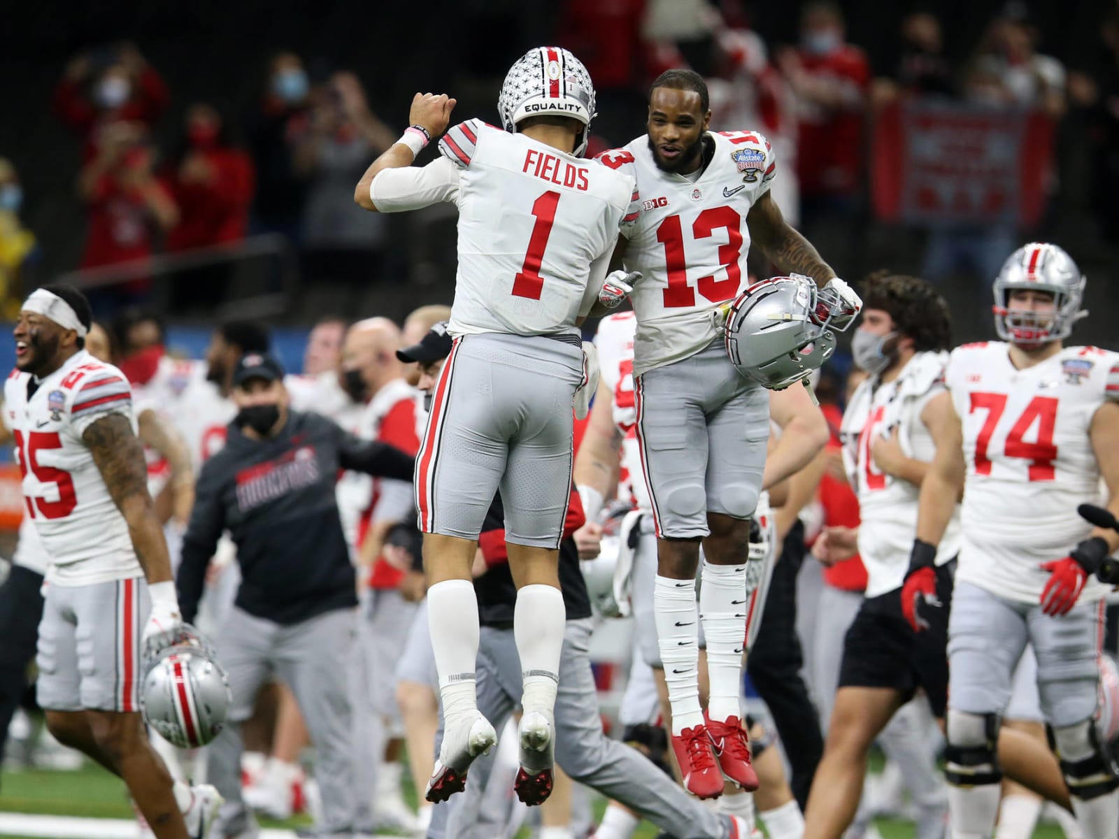 LeBron gives Ohio State players gift ahead of title game