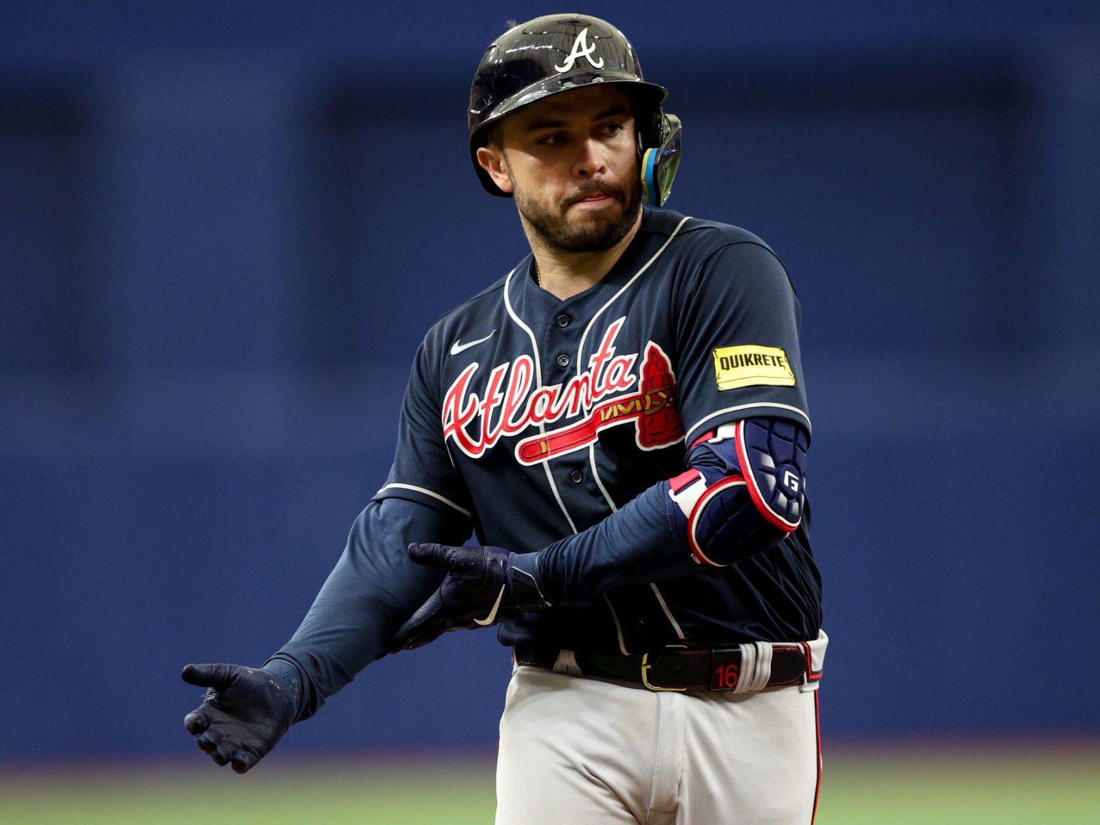 Braves sign Travis d'Arnaud to new two-year contract