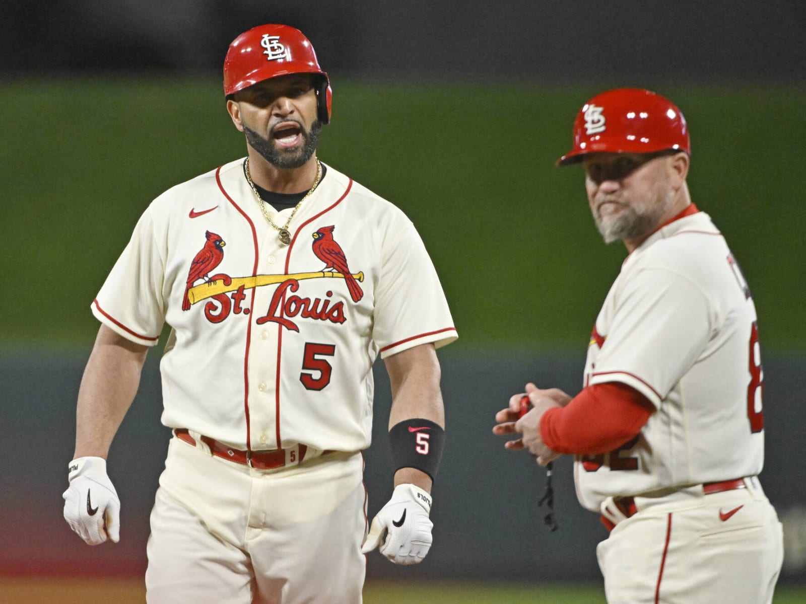 Fans cheer Pujols on as he inches closer to 700 homeruns