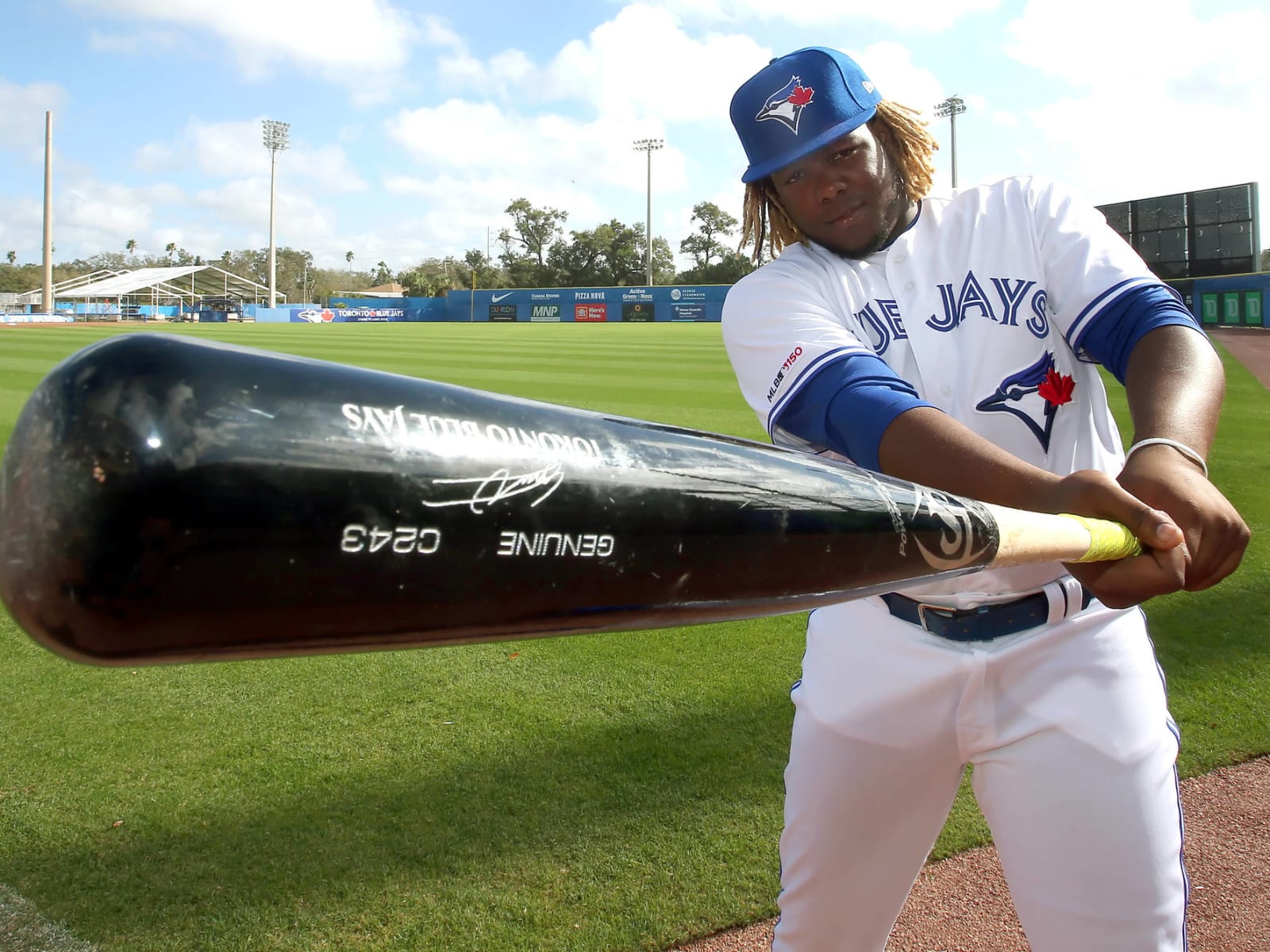 Manny Machado of the San Diego Padres speaks to Vladimir Guerrero Jr.  News Photo - Getty Images