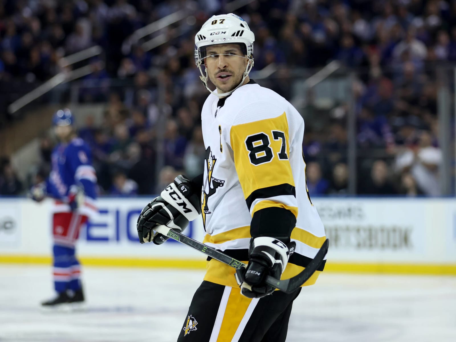 Penguins' Sidney Crosby Receives First Game Misconduct of Career in Loss to  Kings - Sports Illustrated